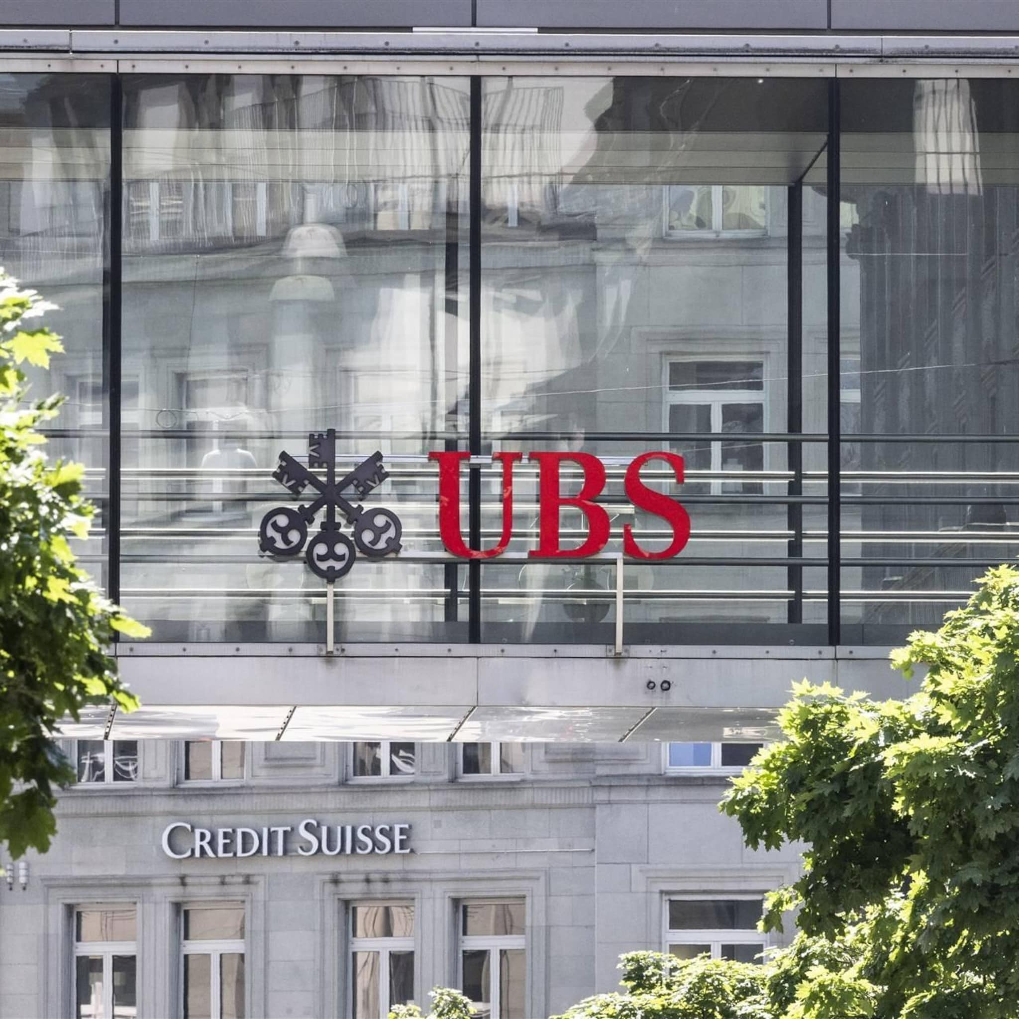 bronnen ubs wil helft banen overgenomen credit suisse schrappen