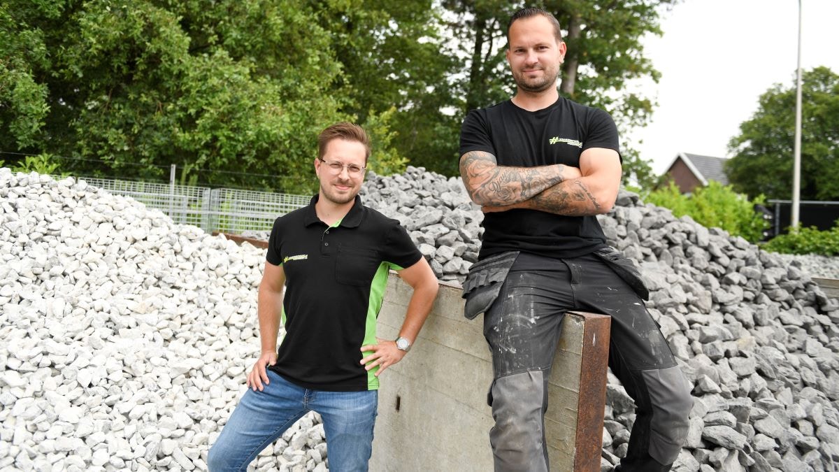 Staalmatten en stenen, daar draait alles om bij de Schanskorfgigant. Maandelijks wordt de voorraad stenen op het bedrijfsterrein aangevuld. Nieuwbouwplannen zijn afgeblazen: te onzeker. Foto: Annina Romita