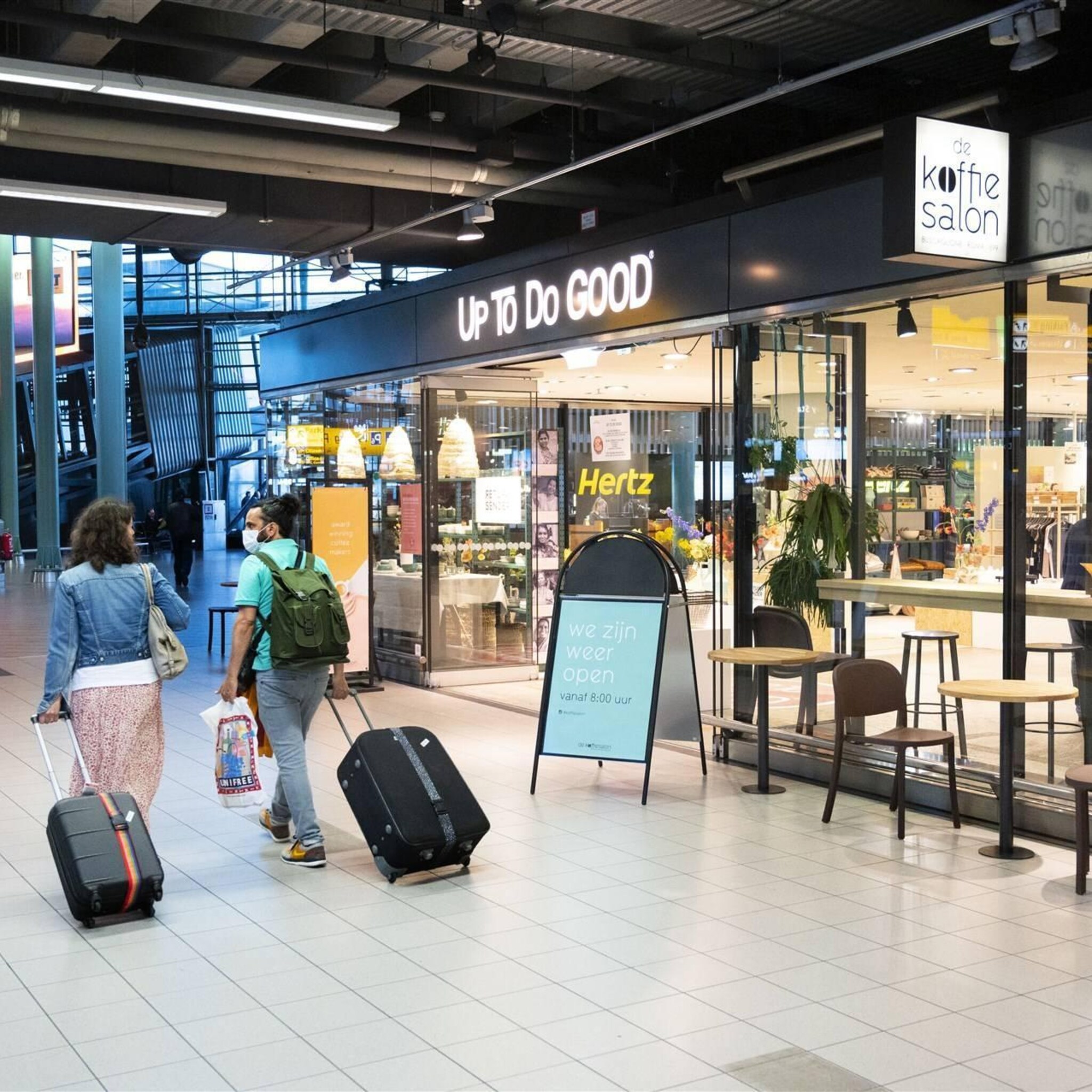 deel winkels op schiphol stopt met verkopen plastic waterflesjes