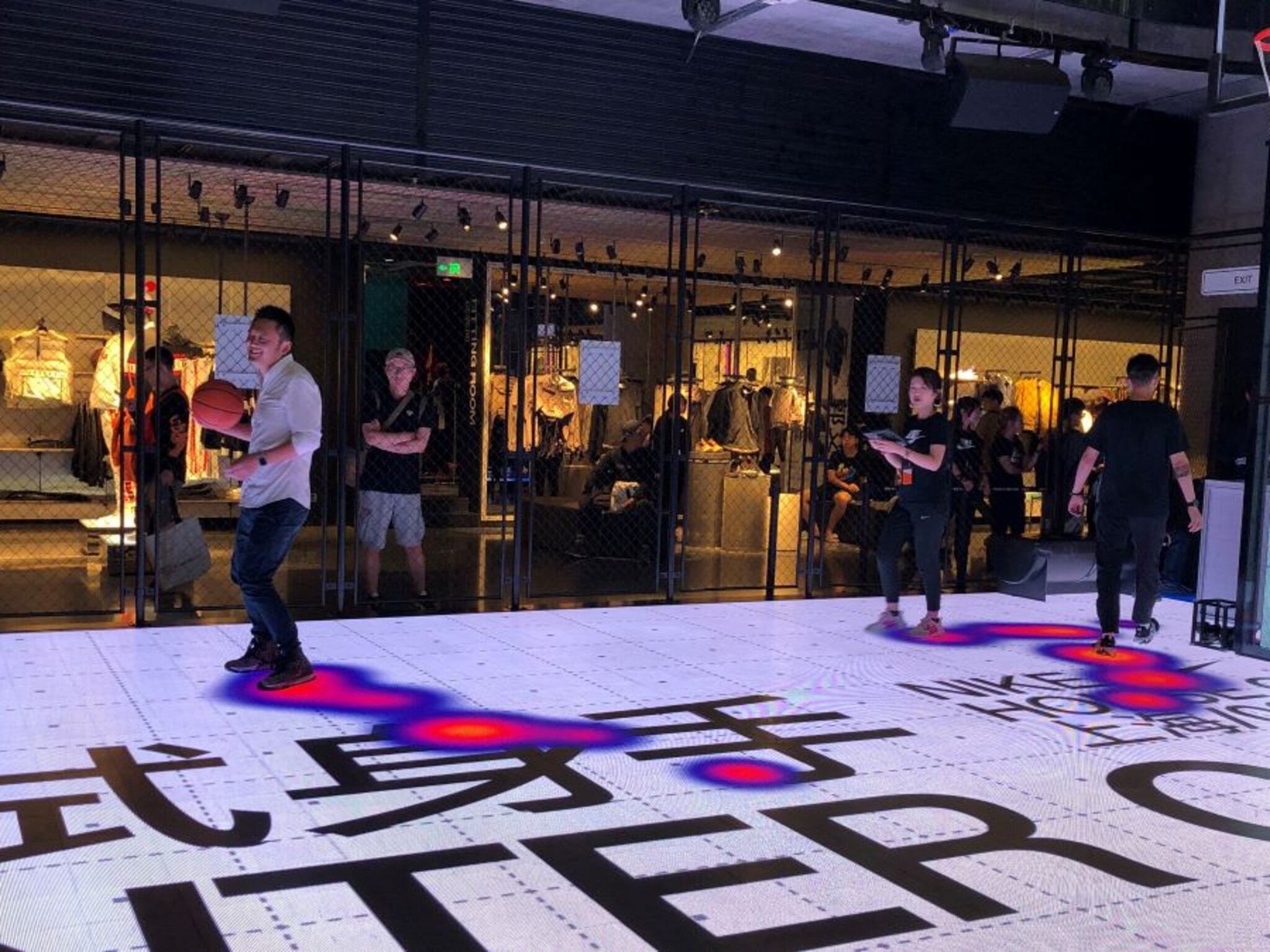 denk niet meer in offline of online winkelen zo pakken de chinezen het aan
