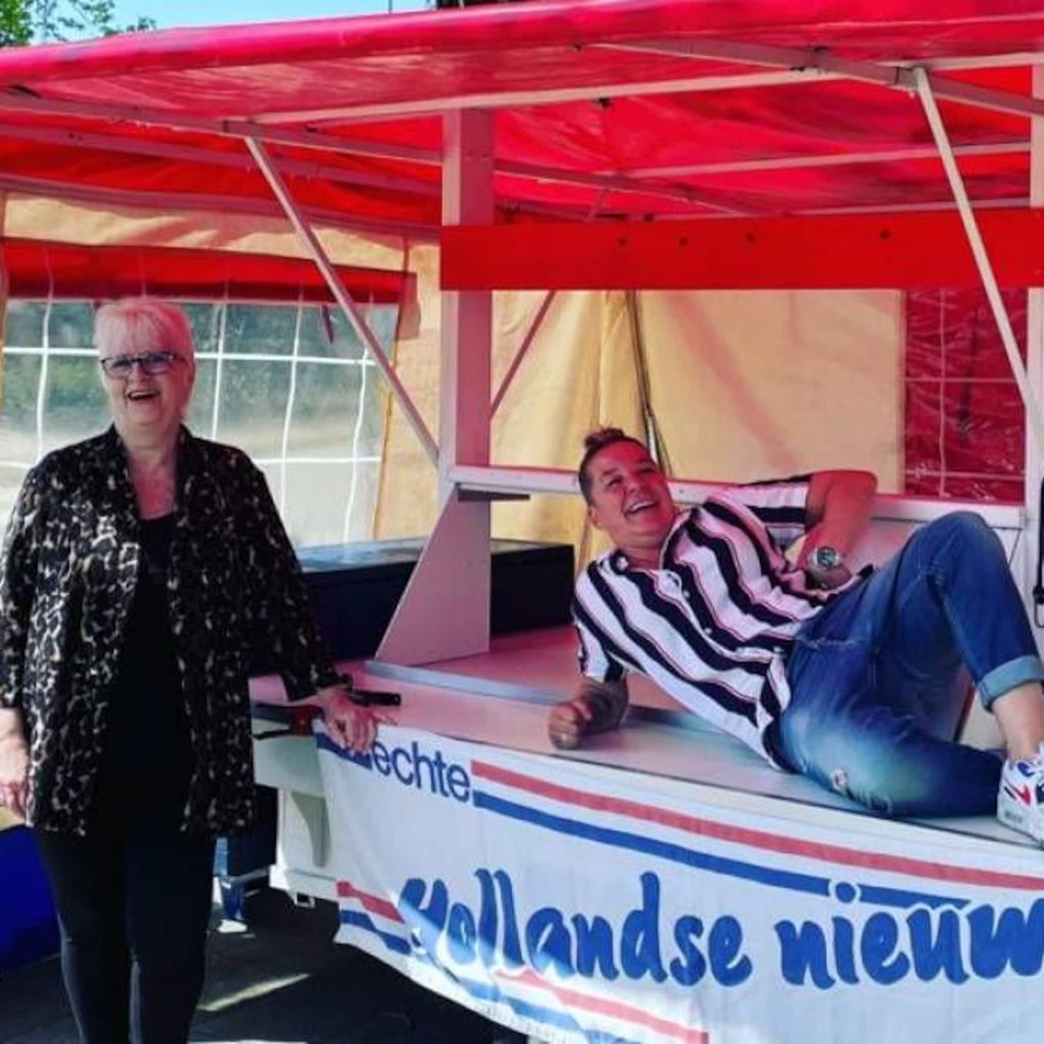 wat nou strijd amsterdamse micha verkoopt met liefde haring in rotterdam
