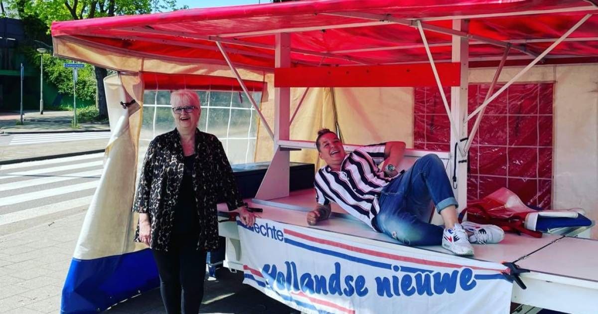 Micha (rechts) nam de Haringsalon over van Margo (links). Privéfoto