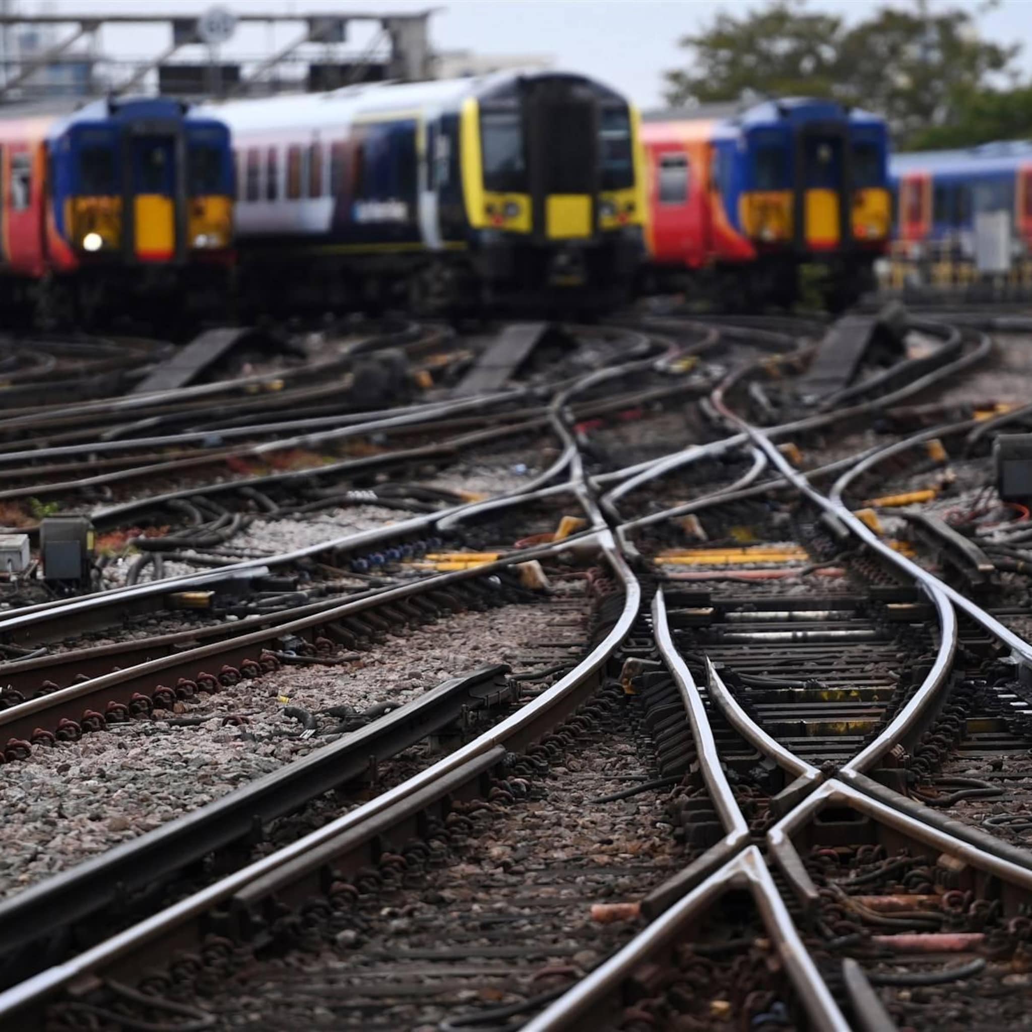 britse vakbond kondigt nieuwe spoorstakingen aan