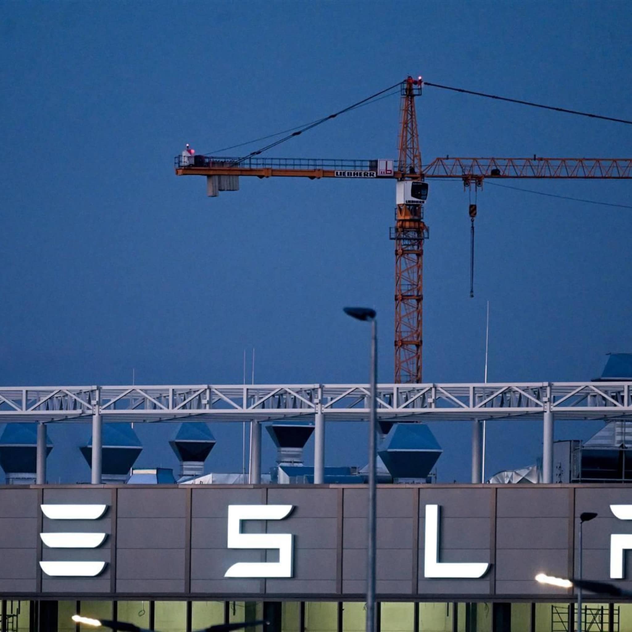 tesla verder omlaag op wall street na adviesverlaging