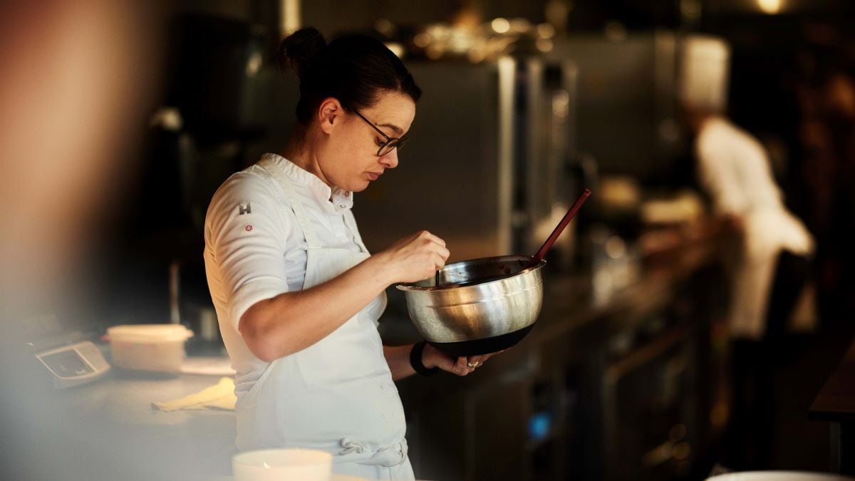 Marleen Brouwer in de keuken van Noor. Foto: Ewoud Rooks