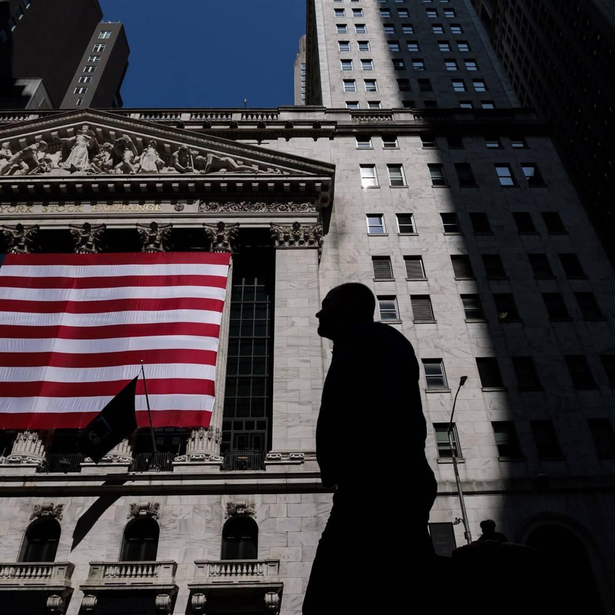 fedex stijgt licht op wall street voorafgaand aan kwartaalcijfers
