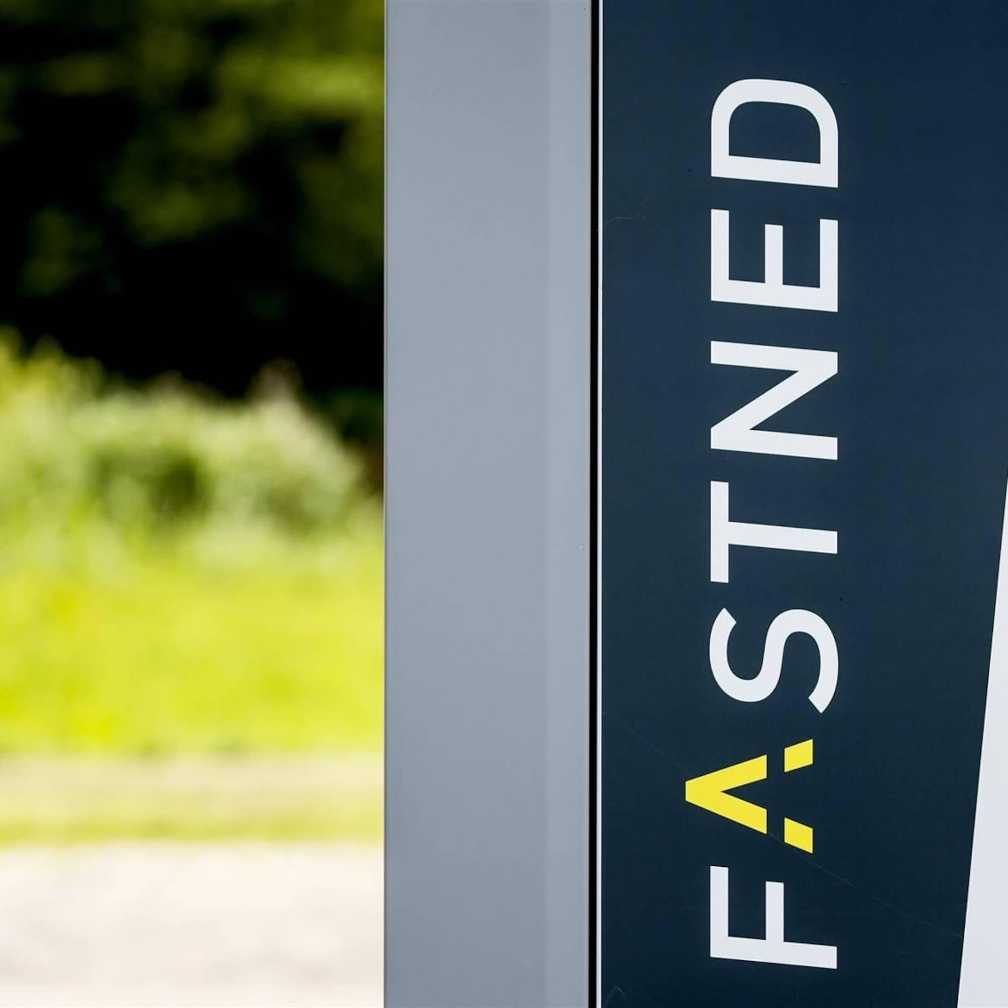 duitse laadpalenzaak fastned en tesla naar europees hof