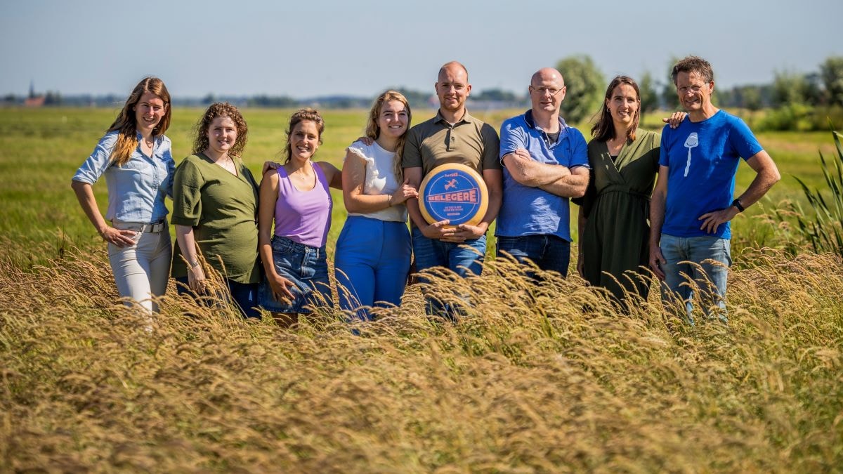 Het team van kaasmakers van de Fryske.