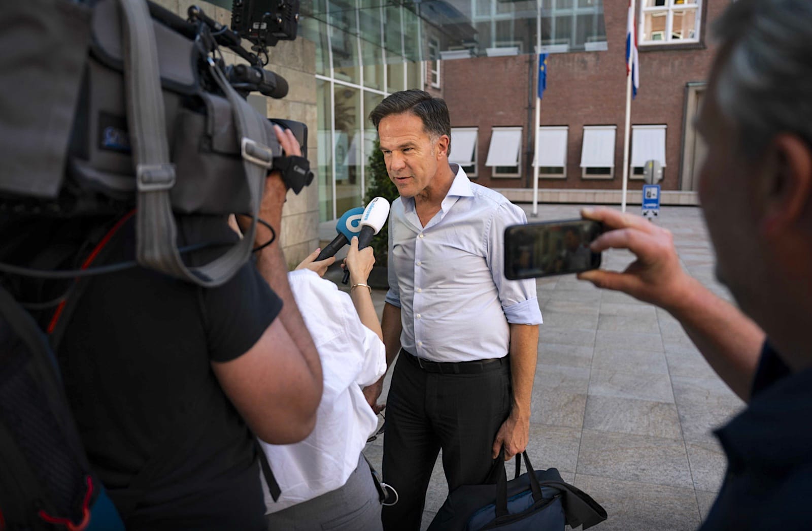 Premier Mark Rutte komt aan voor een gesprek met LTO over het Landbouwakkoord. Foto: ANP