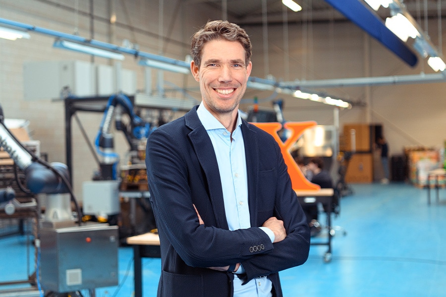 Innovatie in de maakindustrie: vele (robot)handen maken licht werk. Op de foto: Maarten Zijlstra, medeoprichter van Cobotx. Foto: GRENKE
