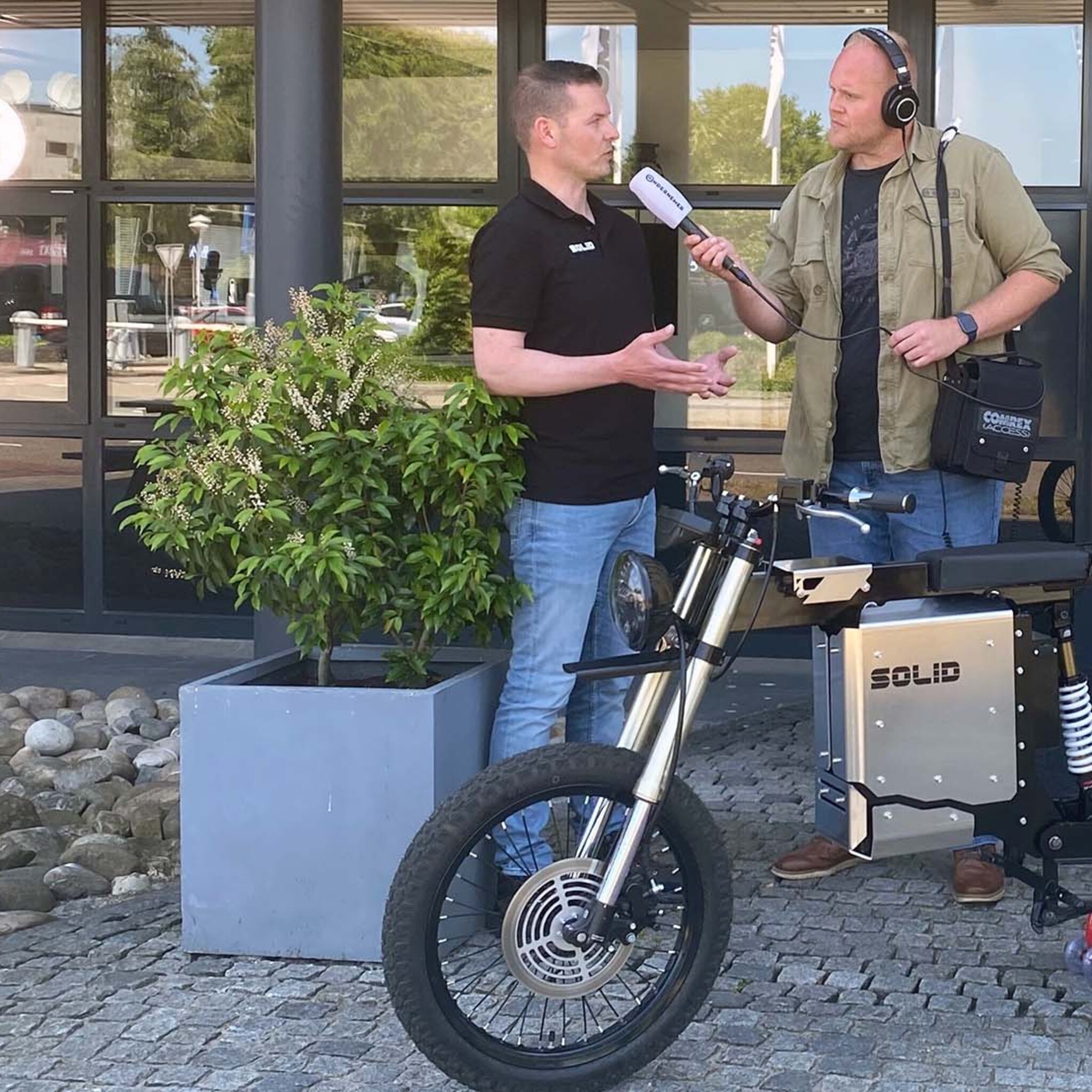 de naam zegt het al solid ev rides wil af van wegwerpbrommers