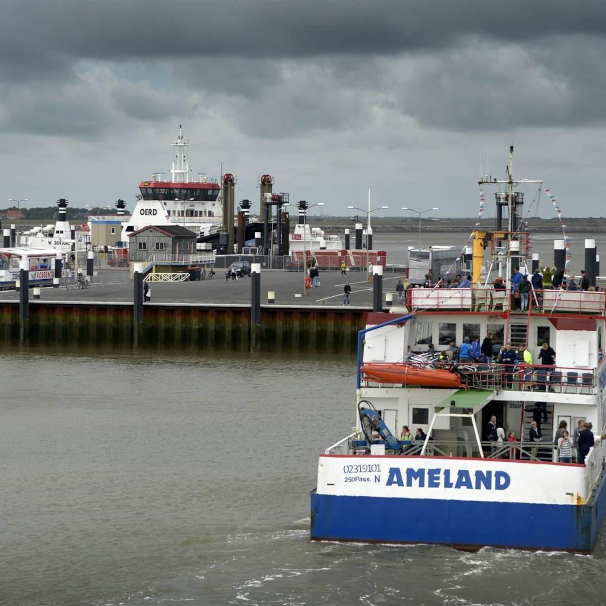 personeel veerdienst ameland bezorgd over inkomen