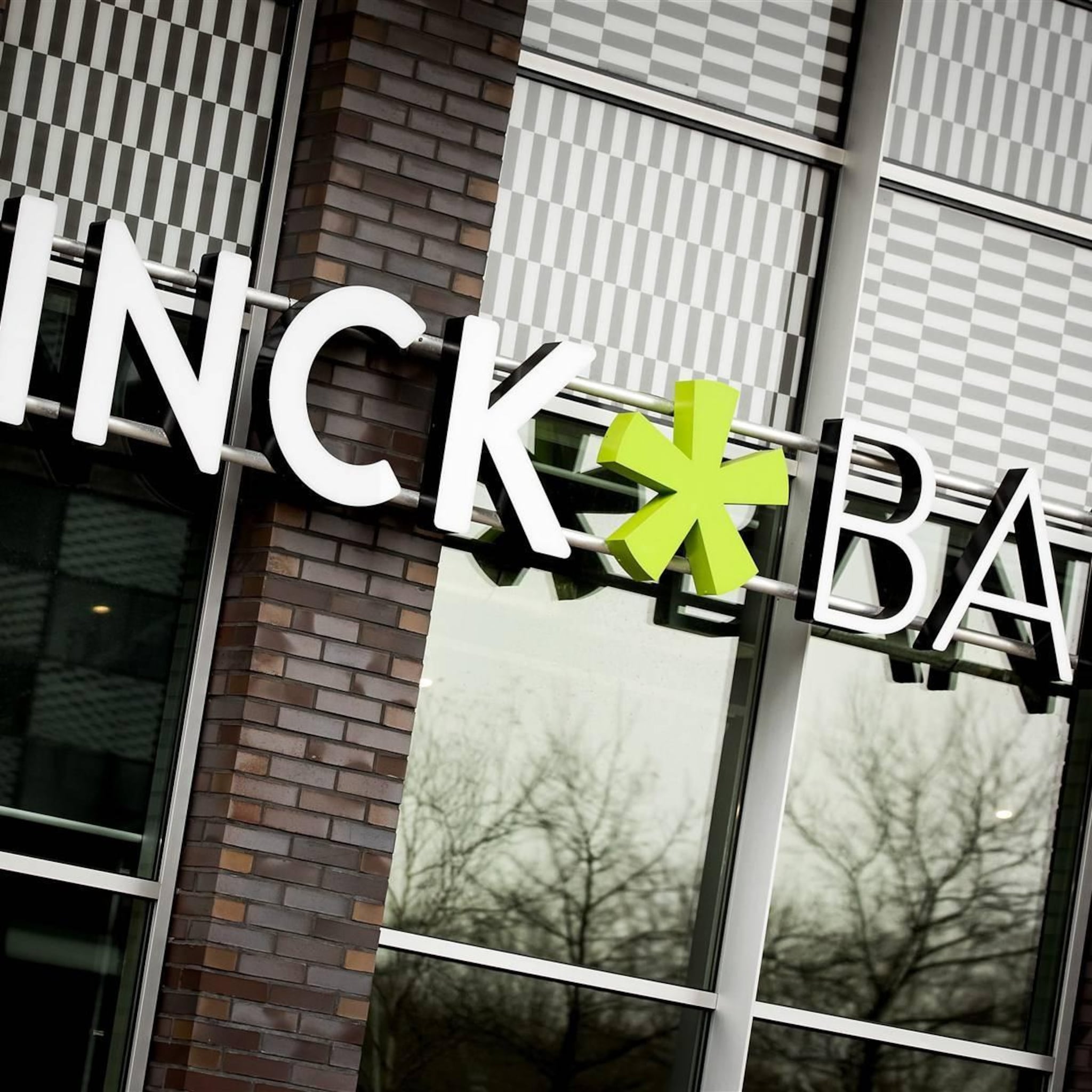 ruim half miljoen euro boete voor aandelenbroker binckbank