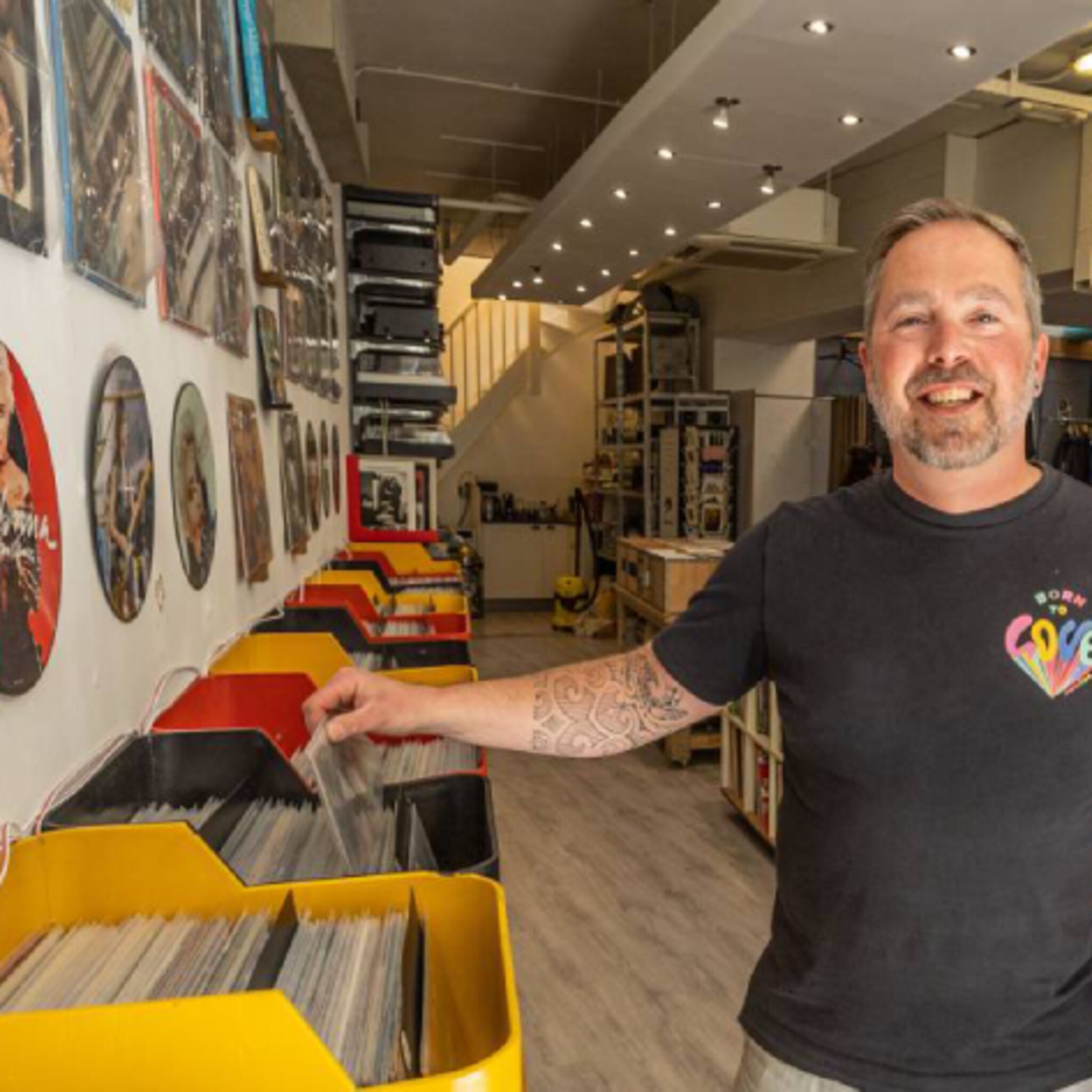 ondanks bijstandsniveau blijft winkelier maarten positief nu orde op zaken aan het stellen