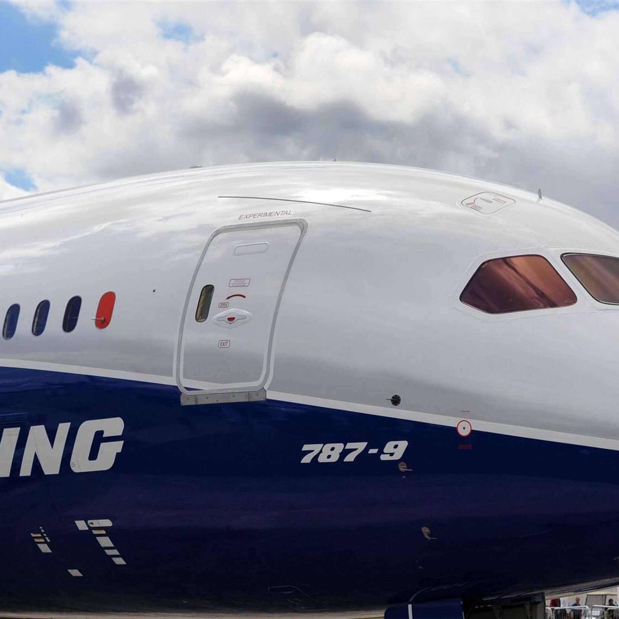 boeing stelt levering dreamliners uit om productiefout