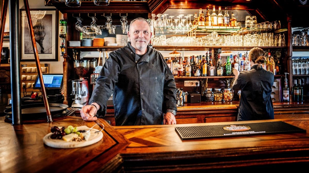 Wim Arends, chef-kok en eigenaar van Grand Café D' n Optie. Foto: Eveline van Elk