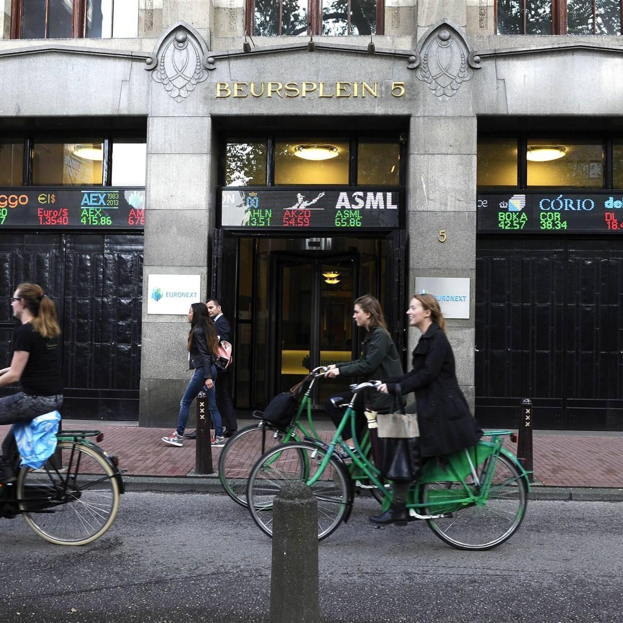 kleine winst voor aex viaplay keldert na waarschuwing