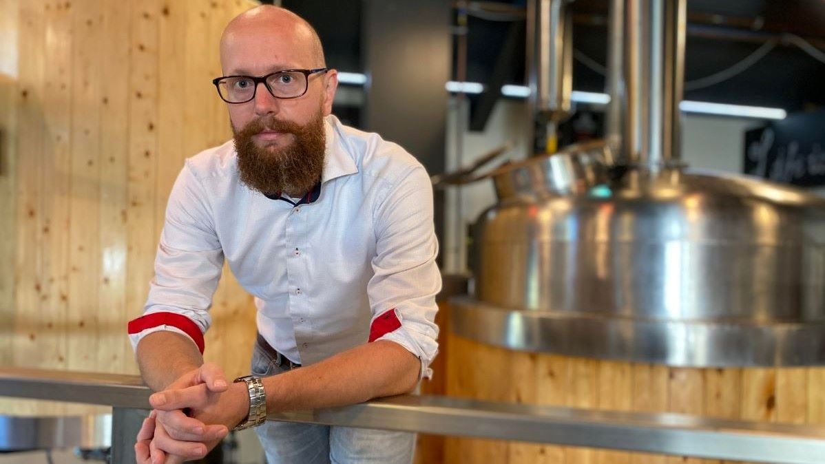 Menno de Braak, ‘pastoor’ van zijn Zwarte Parochie bierbrouwerij. Foto: Menno de Braak