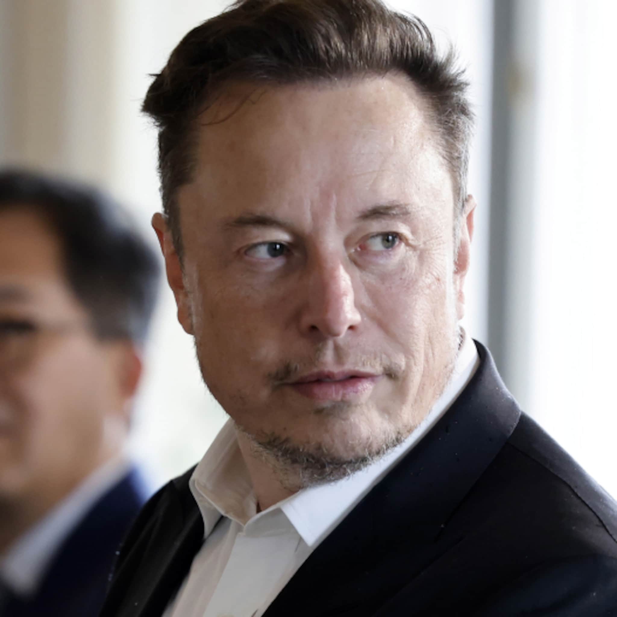 elon musk weer allerrijkste en haalt louis vuitton miljardair arnault in