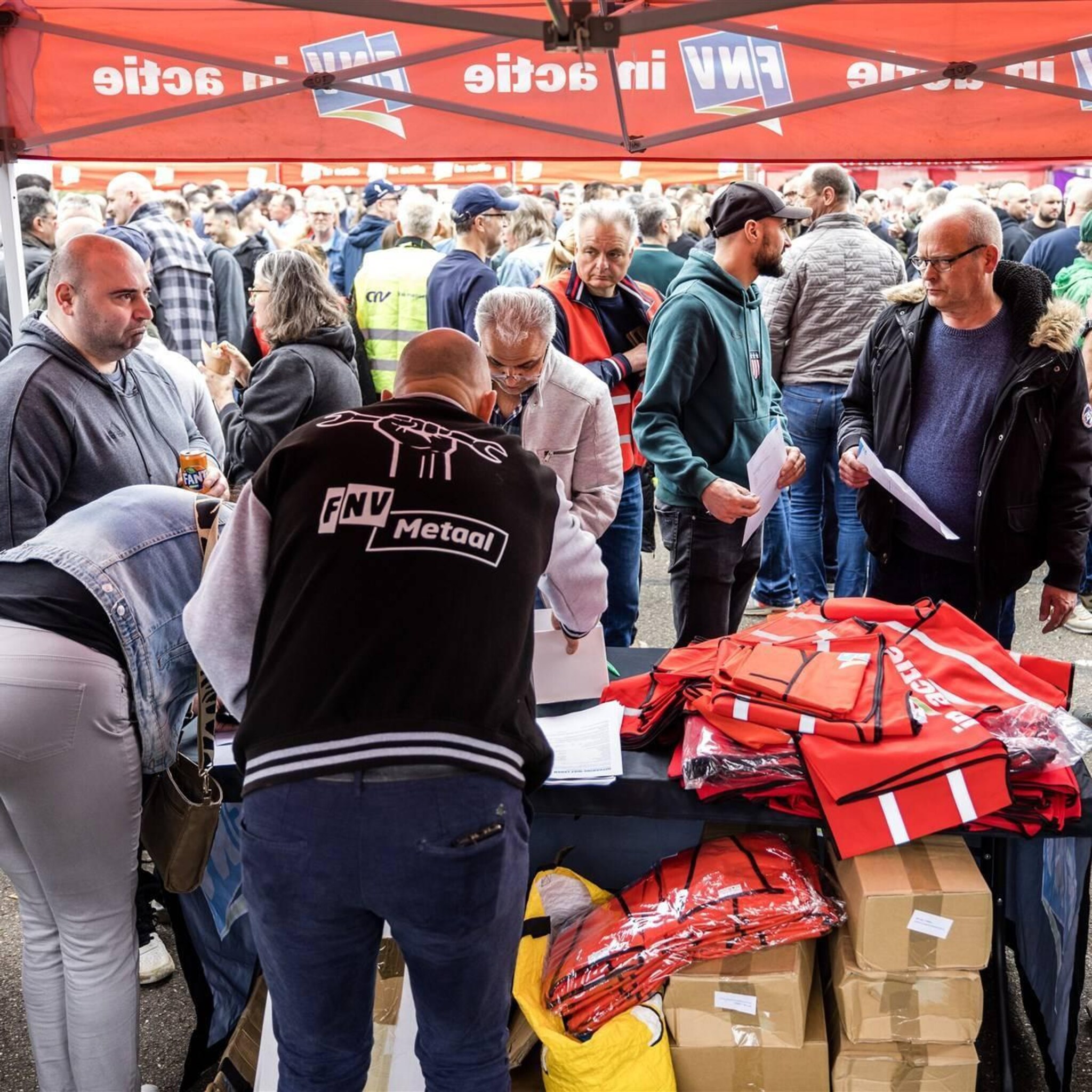 oud fnv vakbondsman roept nedcar stakers op om door te gaan