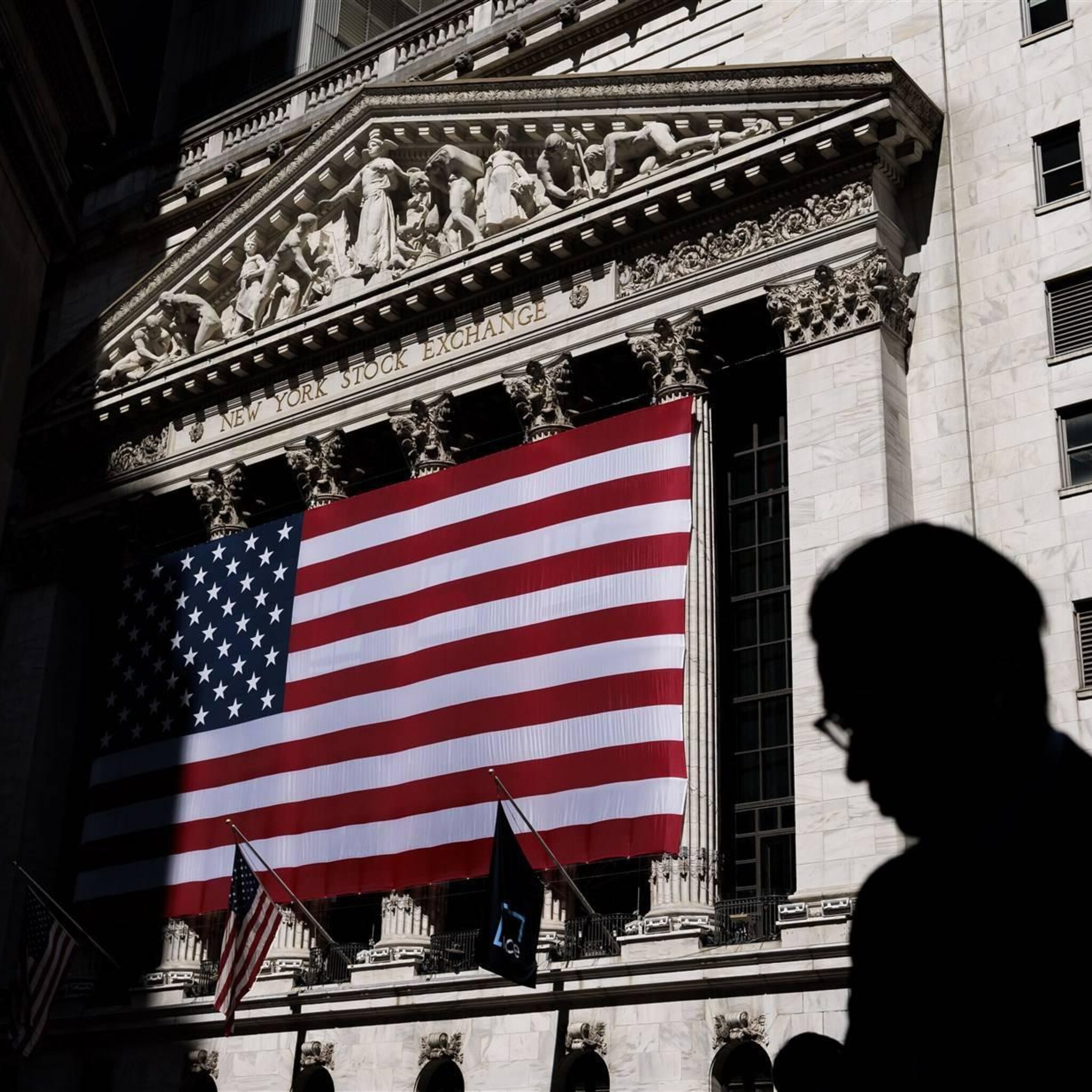 wall street daalt in afwachting stemming over schuldendeal