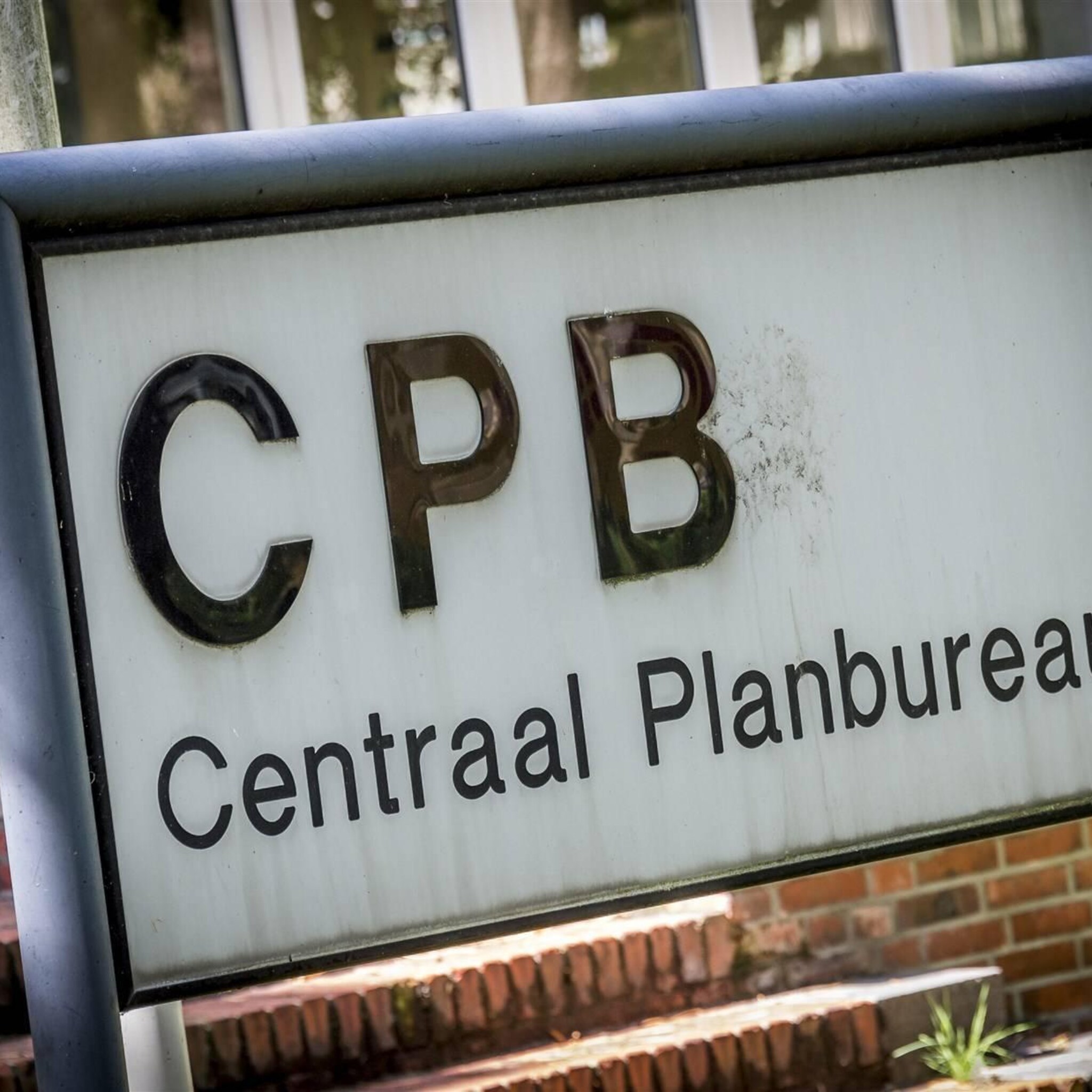 cpb waarschuwt dat gevaar van recessie nog niet is geweken