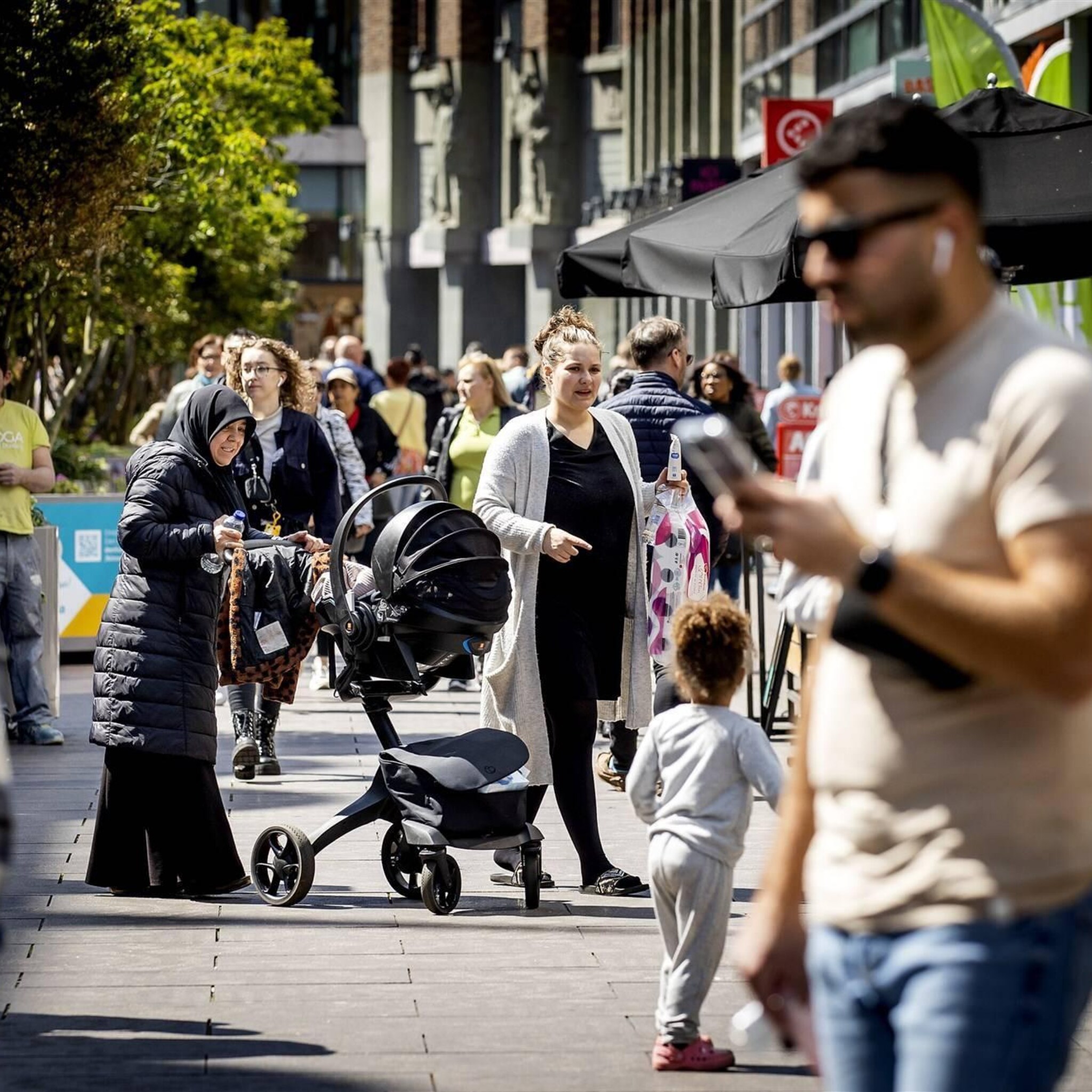winkeliers zetten ruim 5 procent meer om in april