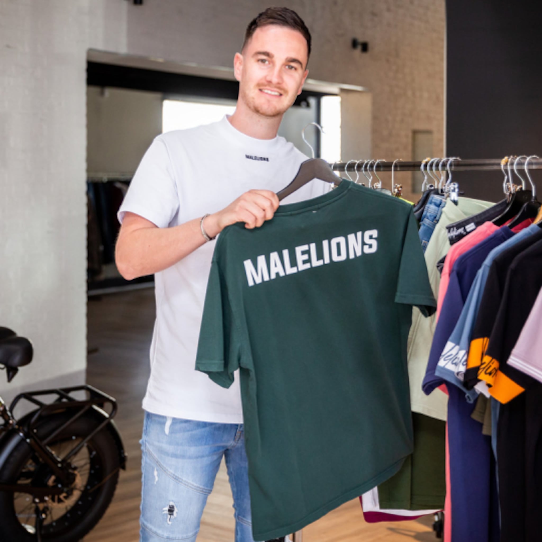 thijs 28 is de ondernemer achter razend populair kledingmerk malelions binnen 24 uur uitverkocht