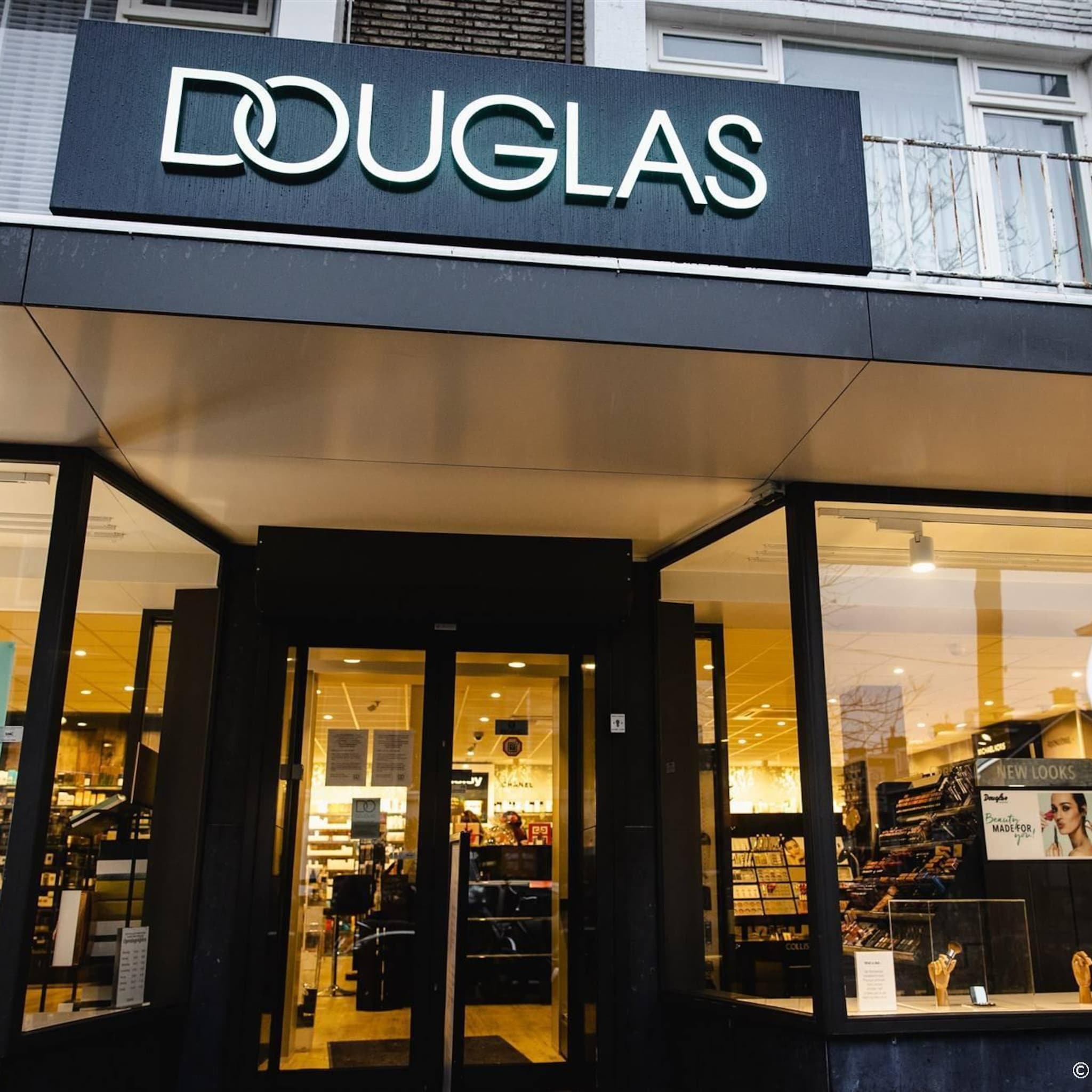 meer omzet voor parfumerieketen douglas maar nog wel verlies