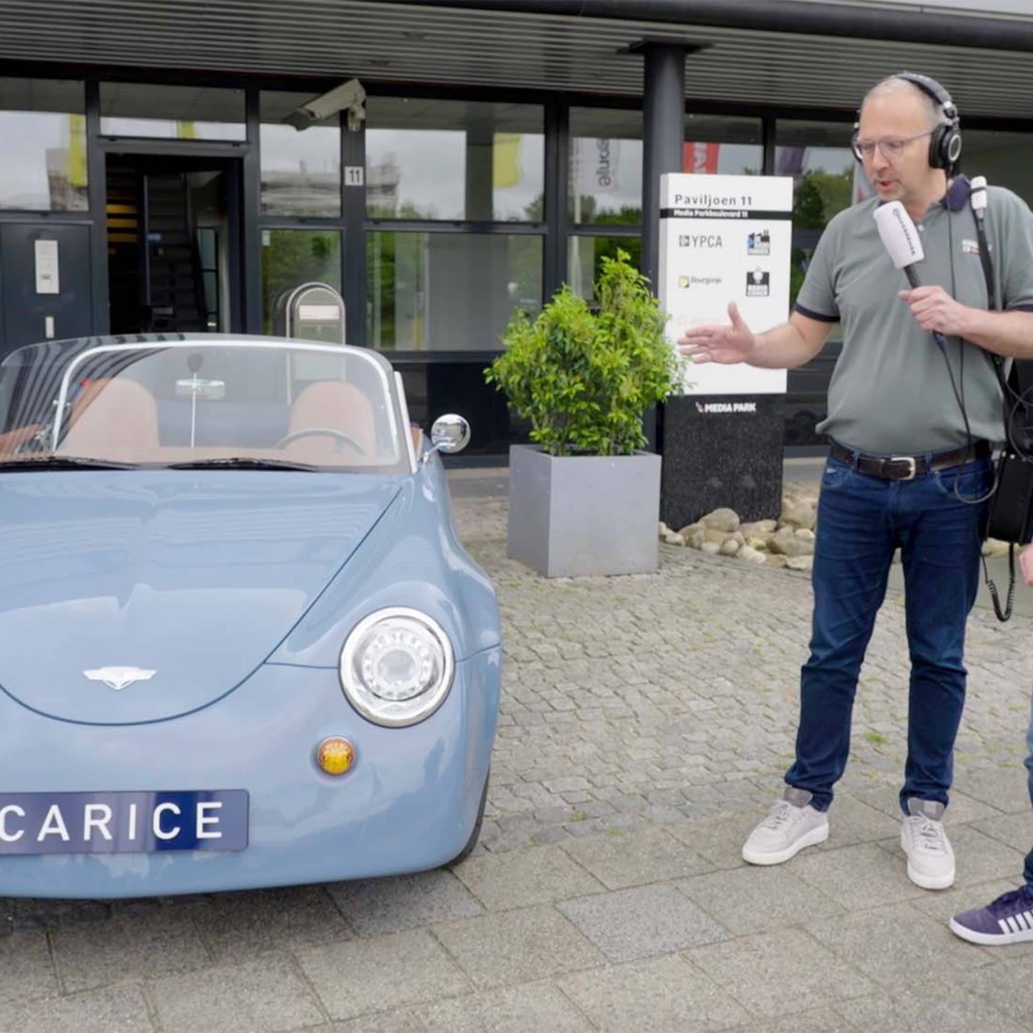 wat lightyear niet lukte doet carice wel maak kennis met deze schattige oer hollandse auto