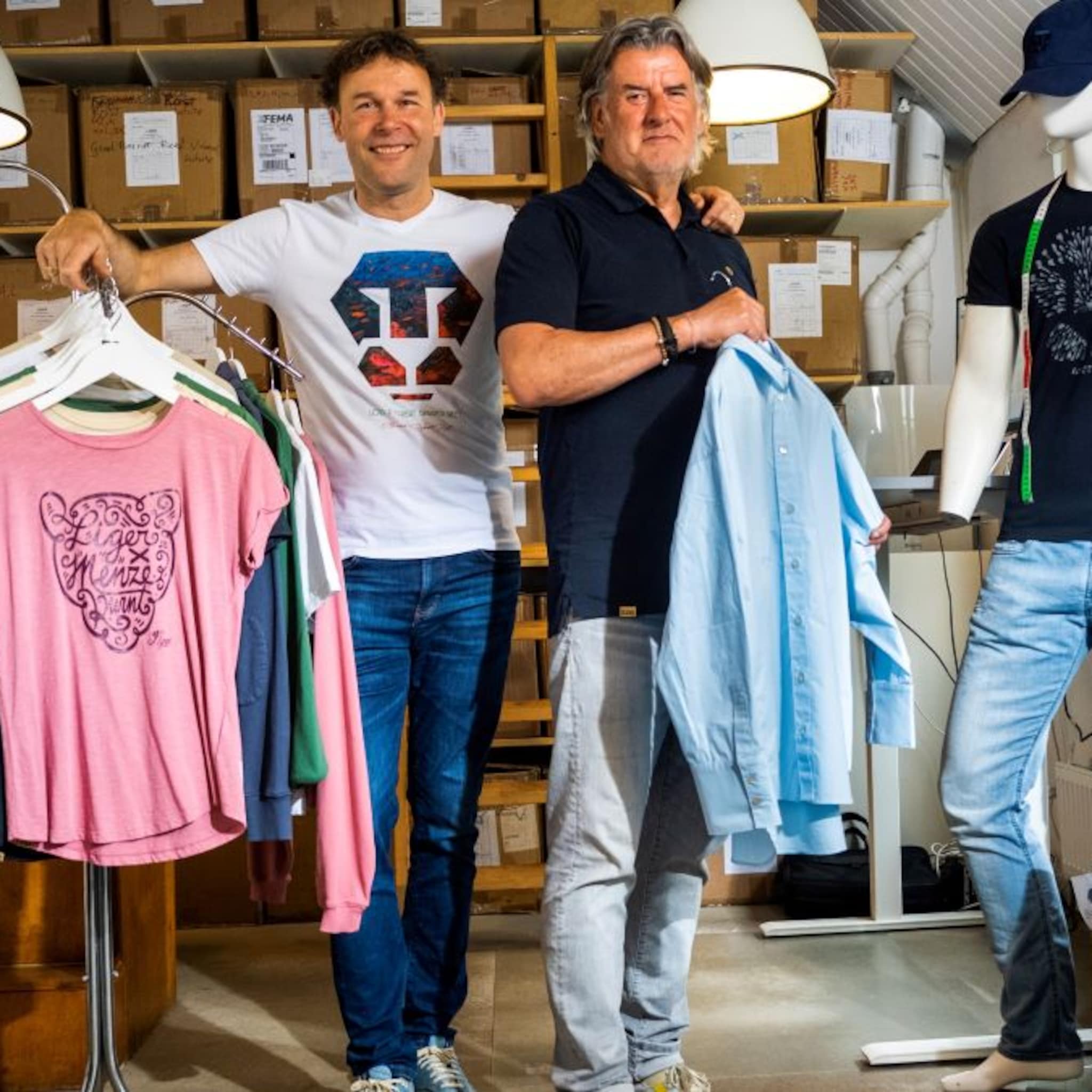 acteurs profvoetballers en een rockster allemaal dragen ze kleding van liger