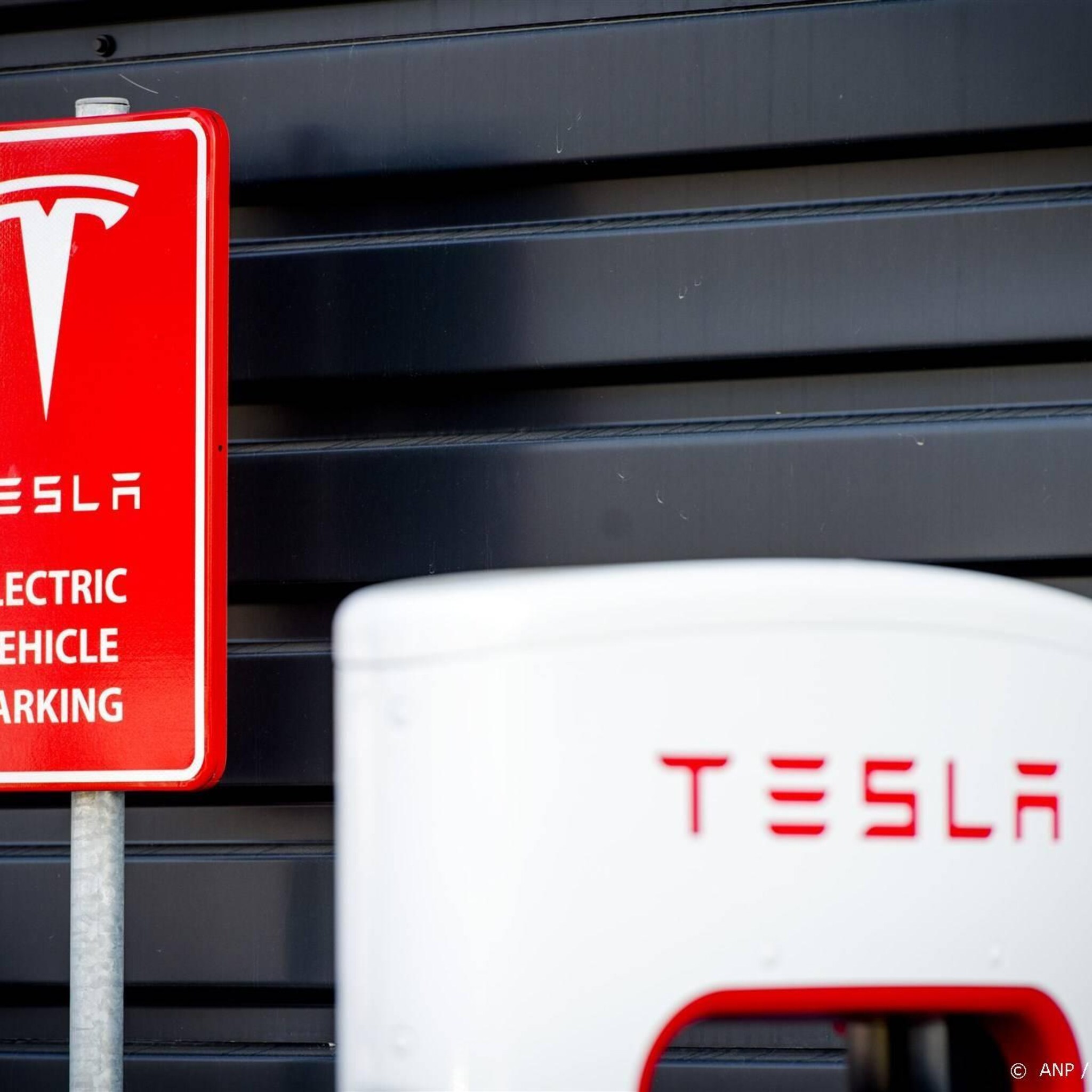 ford gaat tesla stekker gebruiken in de verenigde staten