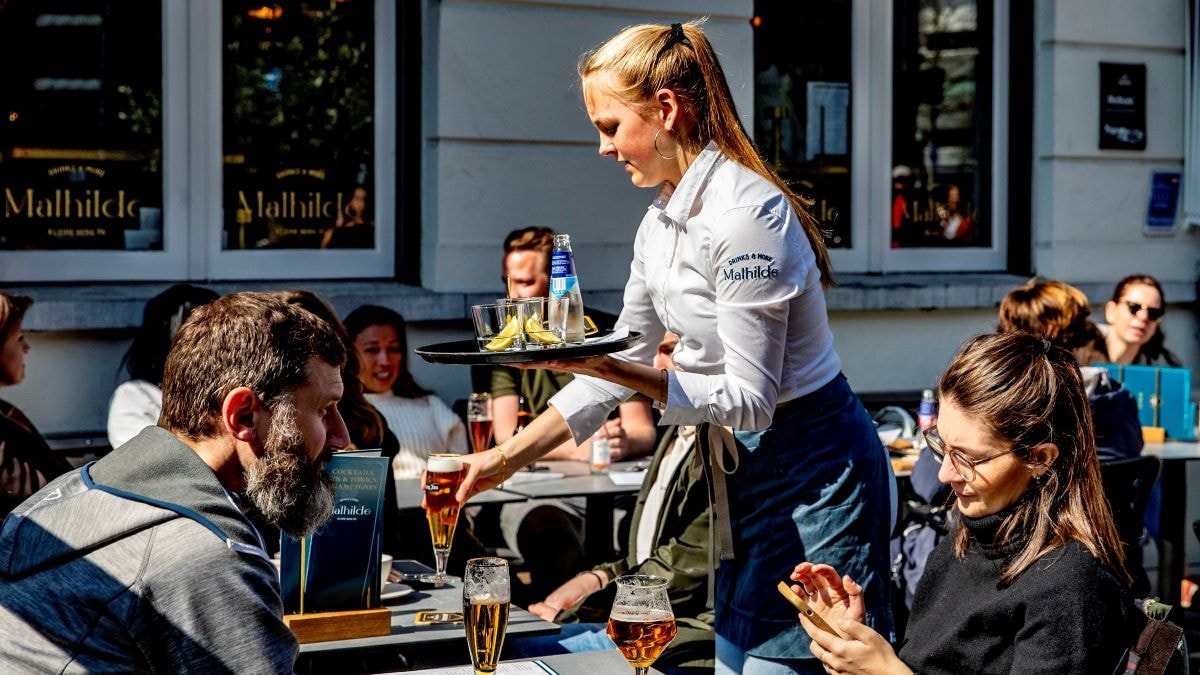 Voor de ruim 6.000 horecawerkgevers die de NOW-aanvraag nog moeten indienen is het belangrijk om nu aan de slag te gaan. Foto Juan Vrijdag