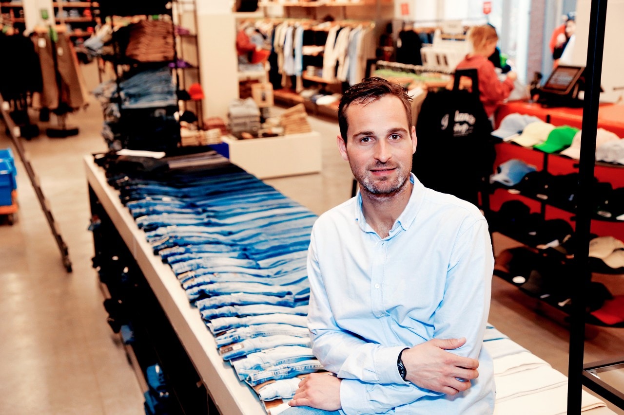 Daan Broekman, mede-eigenaar van de Utrechtse kledingwinkels de Rode Winkel en Thom Broekman. Foto's: Ruud Voest