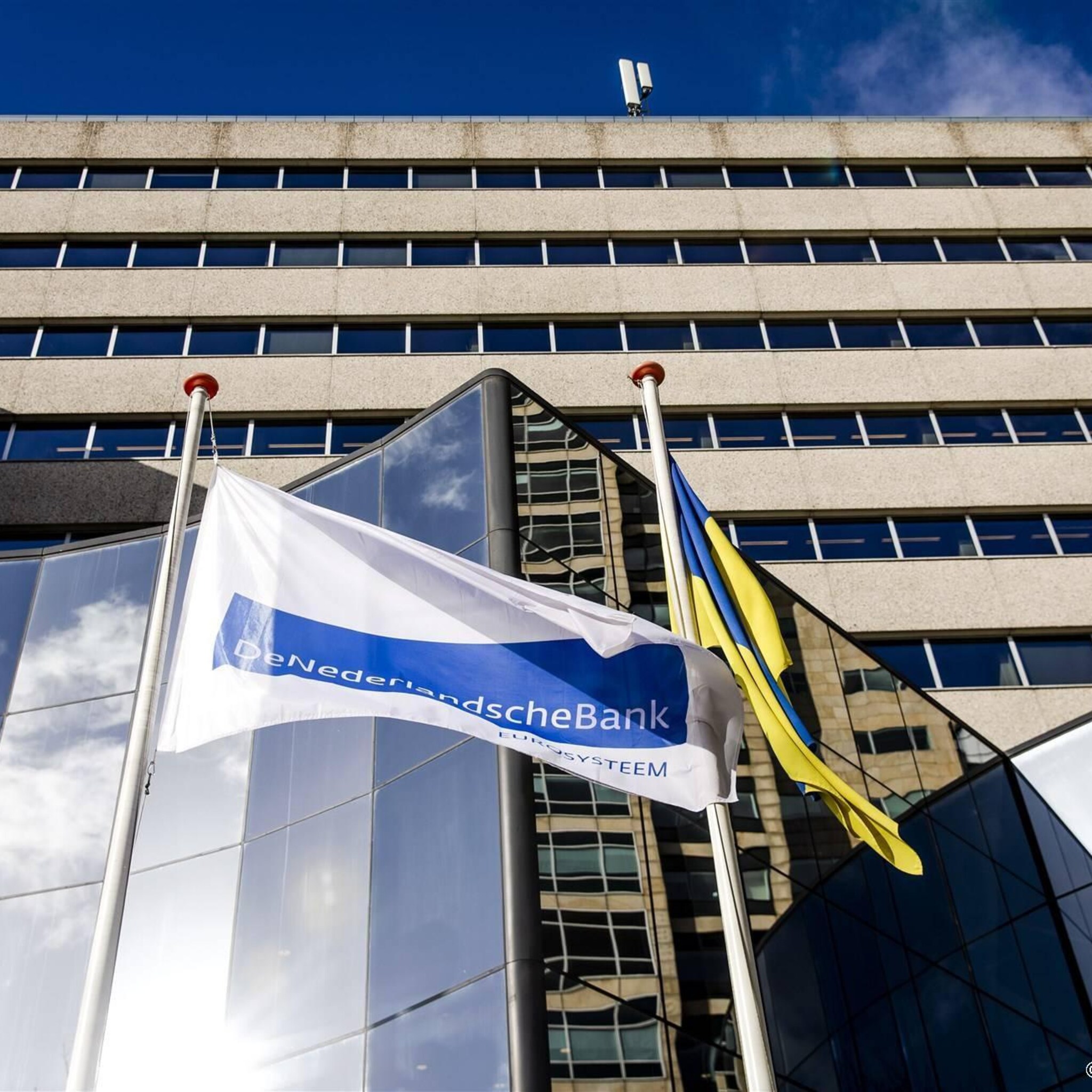 dnb winst voor beleggende huishoudens ondanks bankenonrust