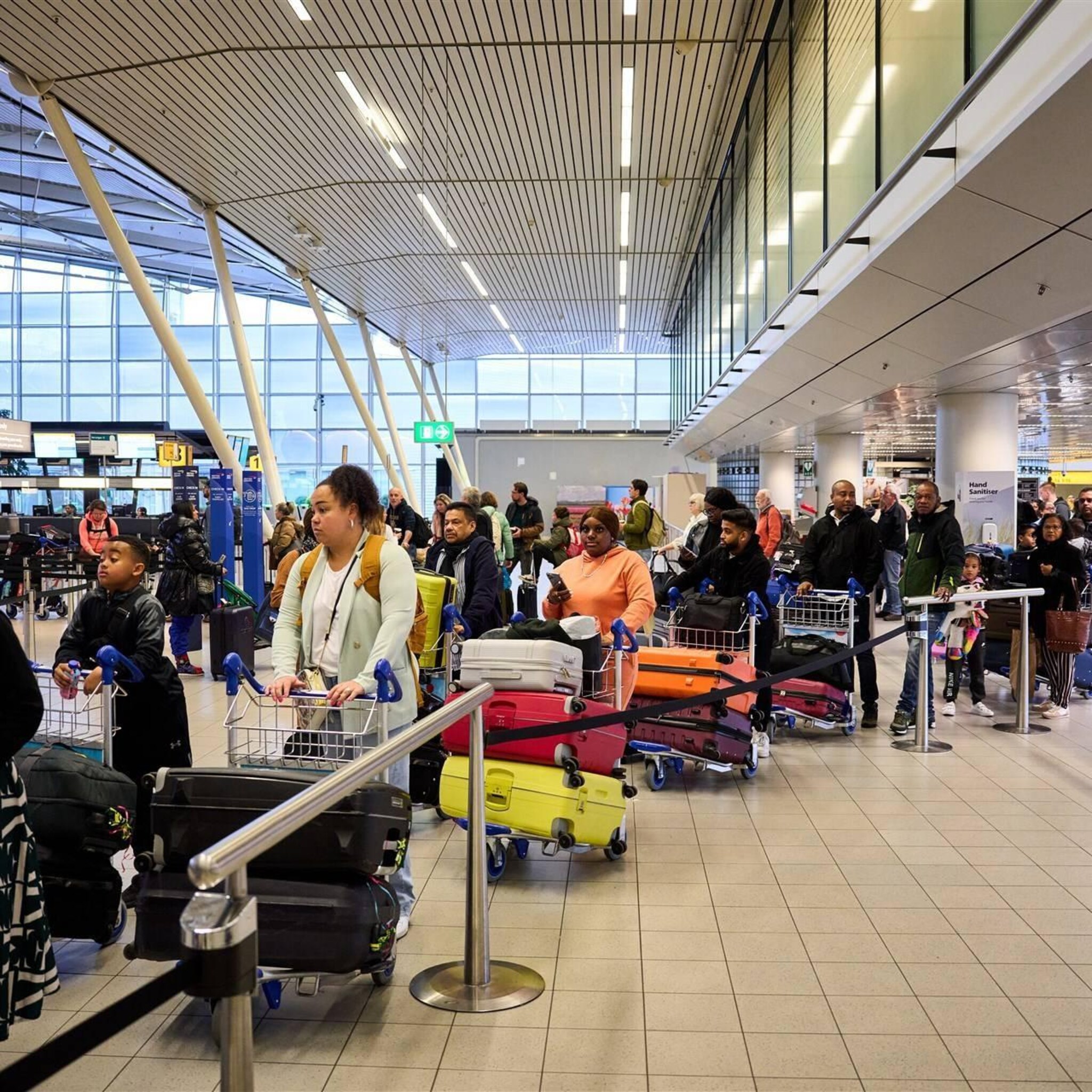 1 miljoen reizigers minder voor schiphol in april dan voor corona