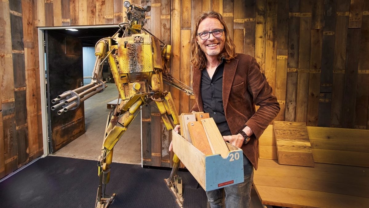 Meubelmaker Jeroen Roode uit Oss in zijn werkplaats. Foto: Jeroen Appels/Van Assendelft Fotografie