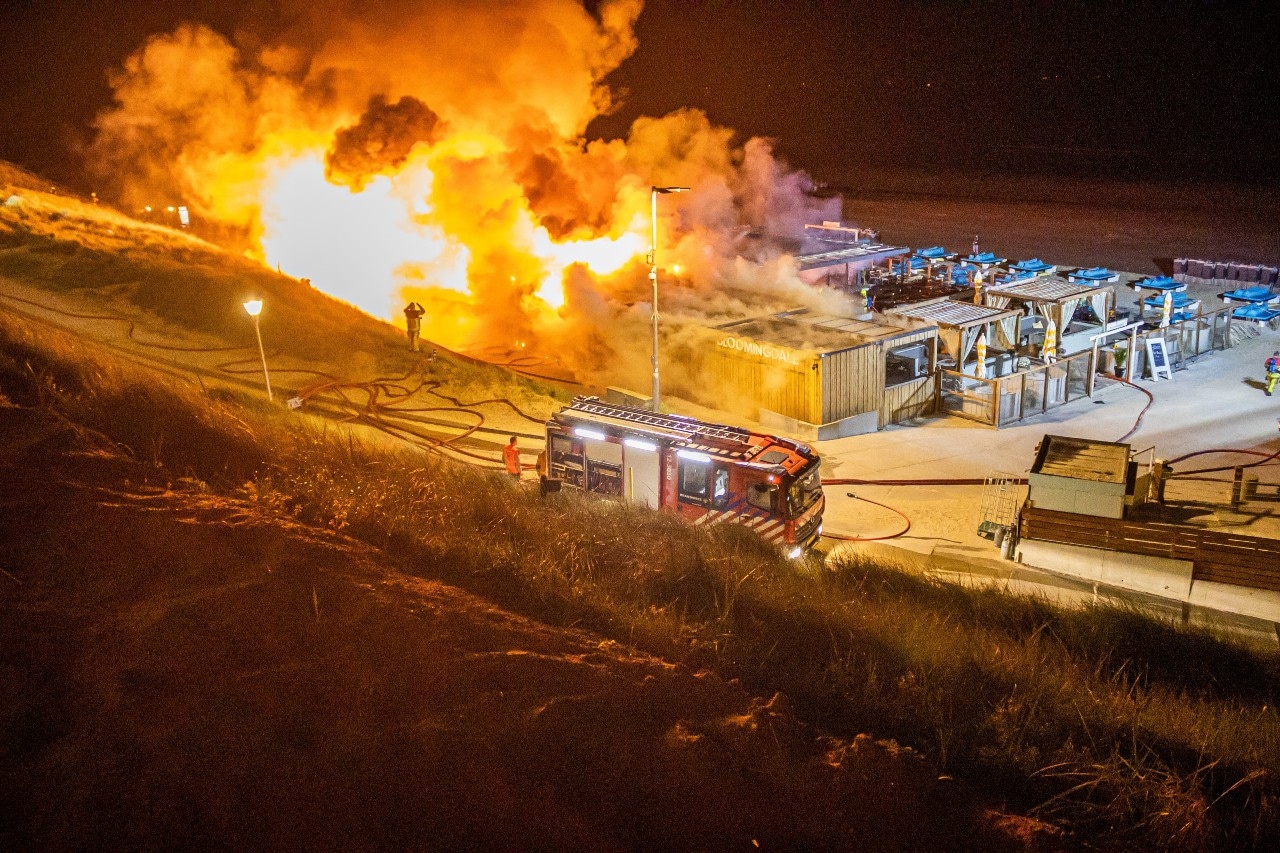 bekende strandtent bloomingdale door brand verwoest