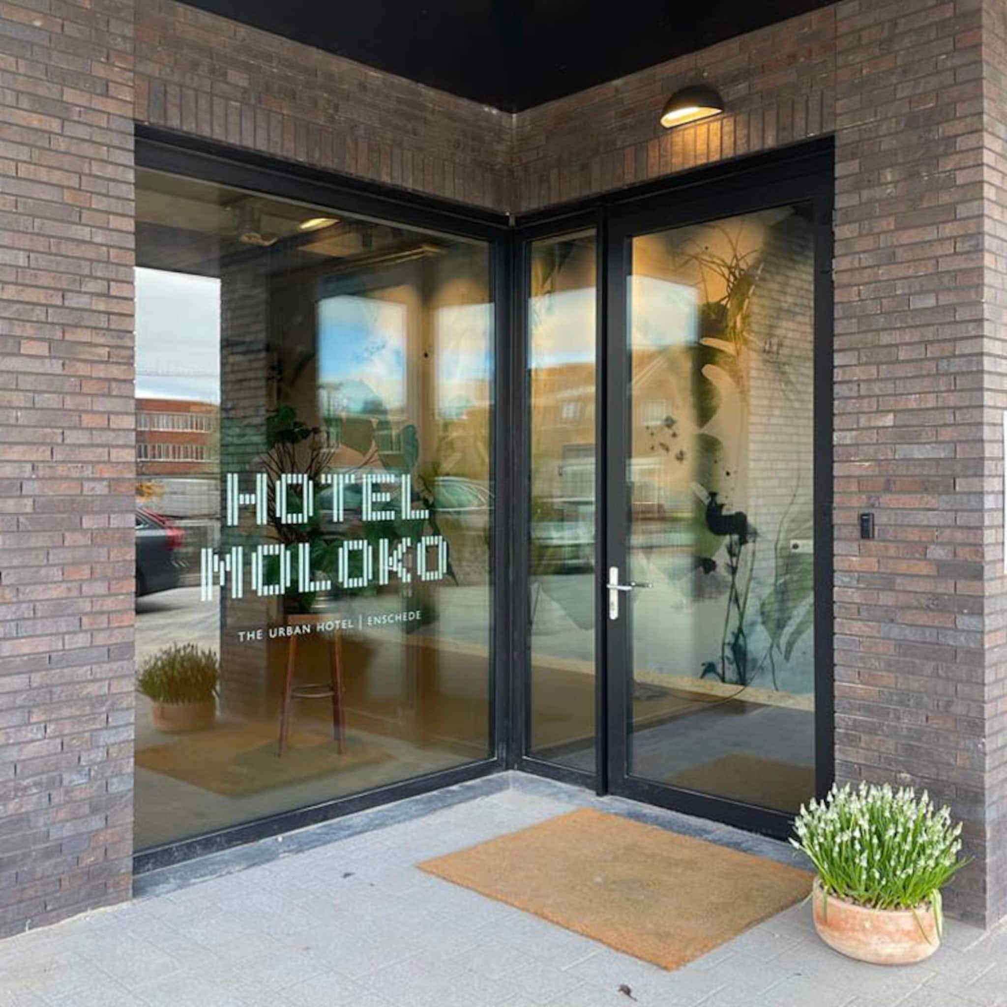 hotel moloko heeft geen personeel en is wel open en volgeboekt