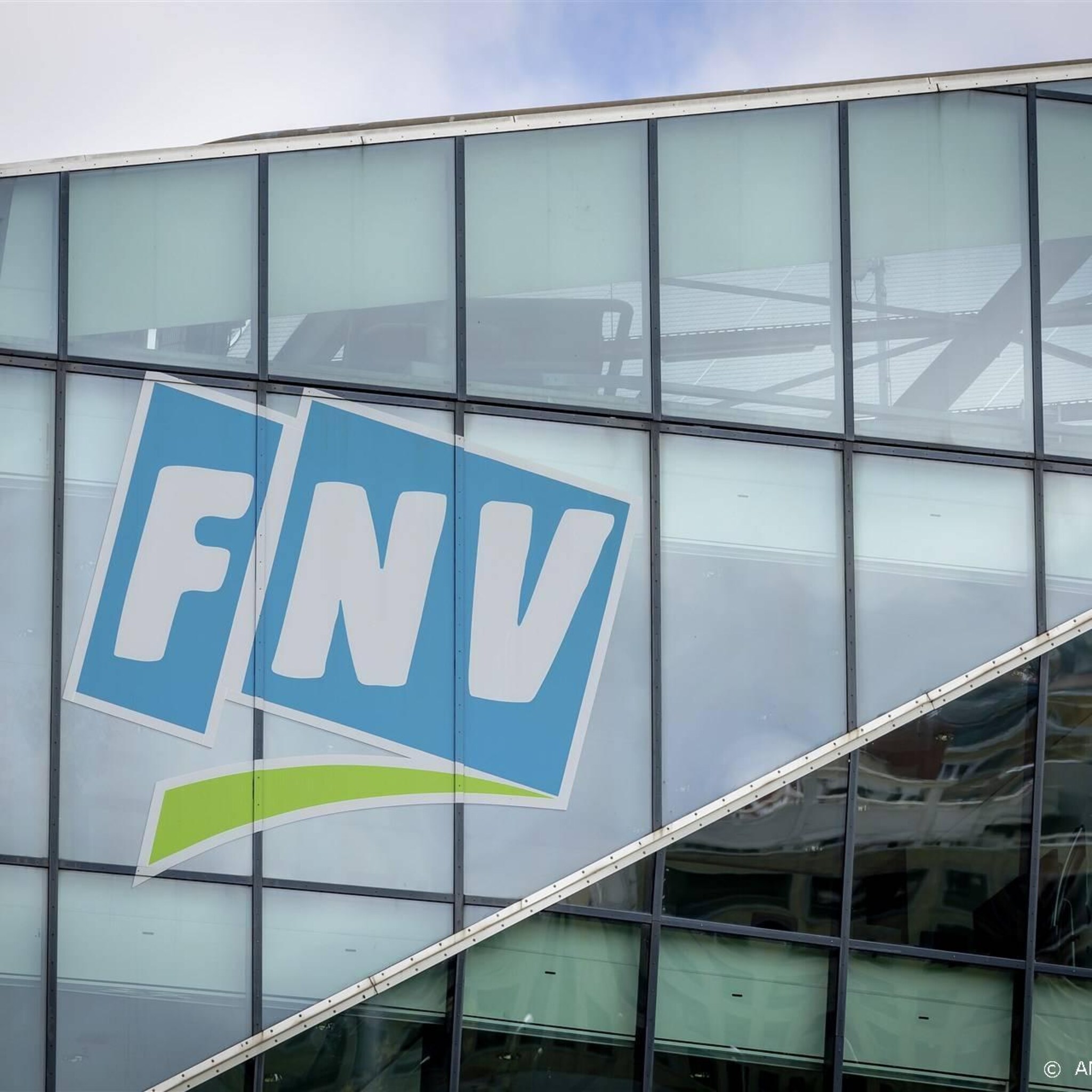 fnv zet weer hoog in bij cao onderhandelingen supermarkten