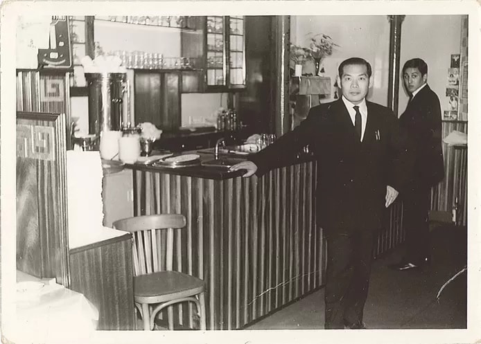 Amsterdammer Met Cing Wang begon in Enschede Chinees-Indisch restaurant Hong Kong aan De Klomp. Daarmee werd de basis gelegd voor de productie van echte Chinese mie in Enschede. Foto: familie Van der Moolen