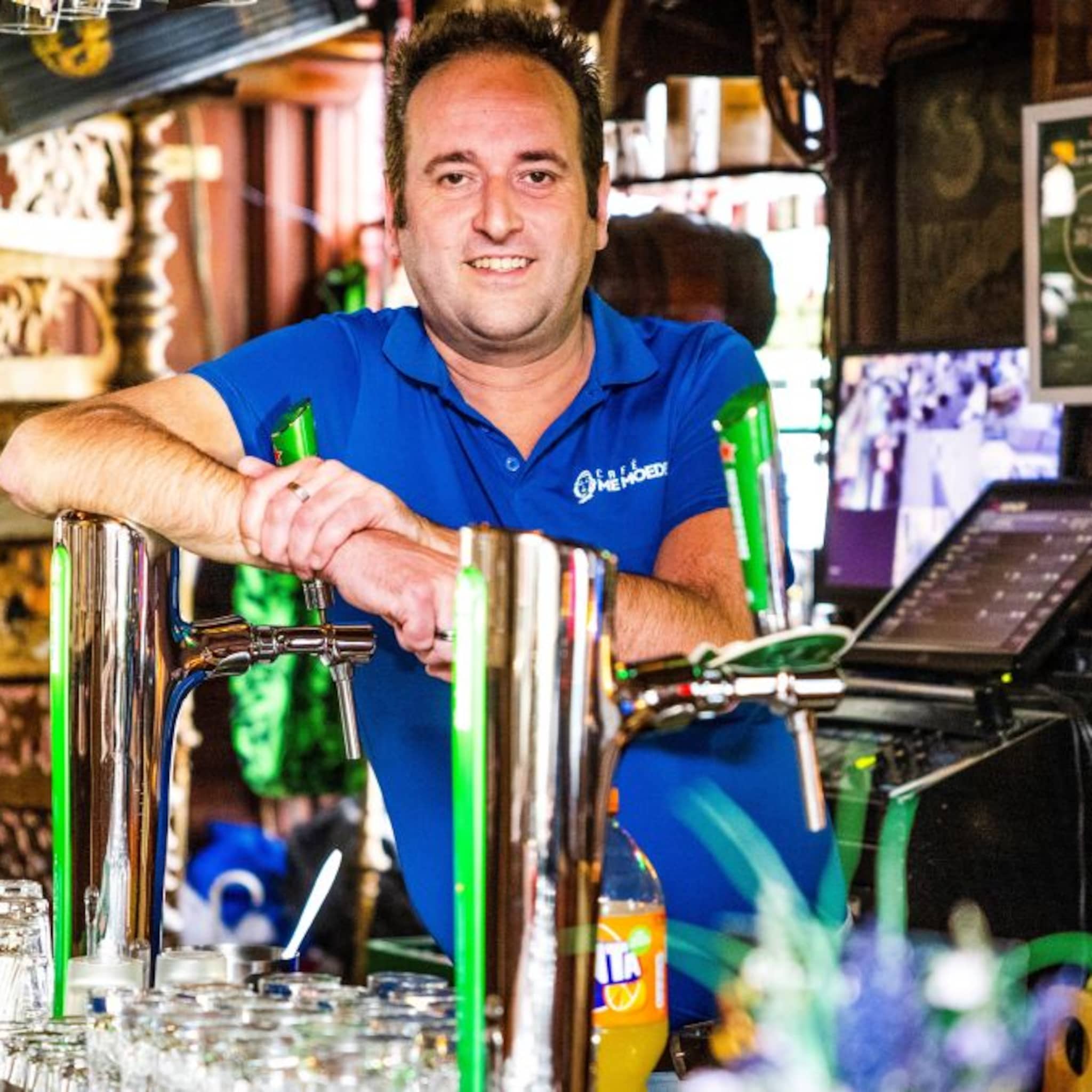 bruine kroeg op sterven na dood dit cafe bewijst het tegendeel het is hier een plekkie zonder poeha