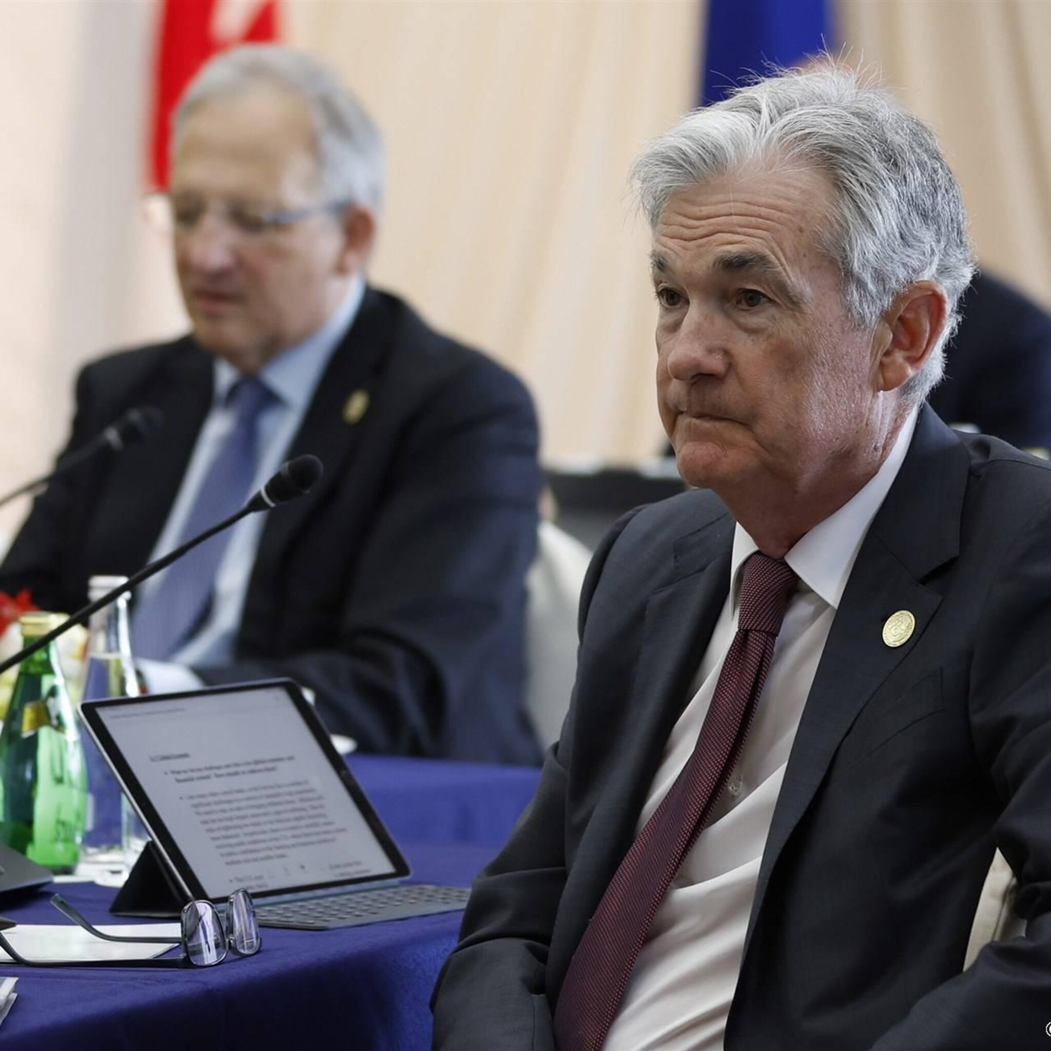 aandacht voor g7 top en toespraak powell op beurzen