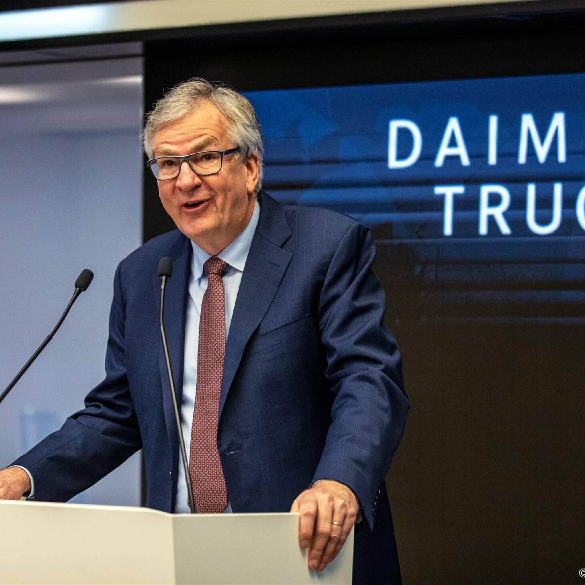 baas daimler truck waarschuwt voor batterijafhankelijkheid china