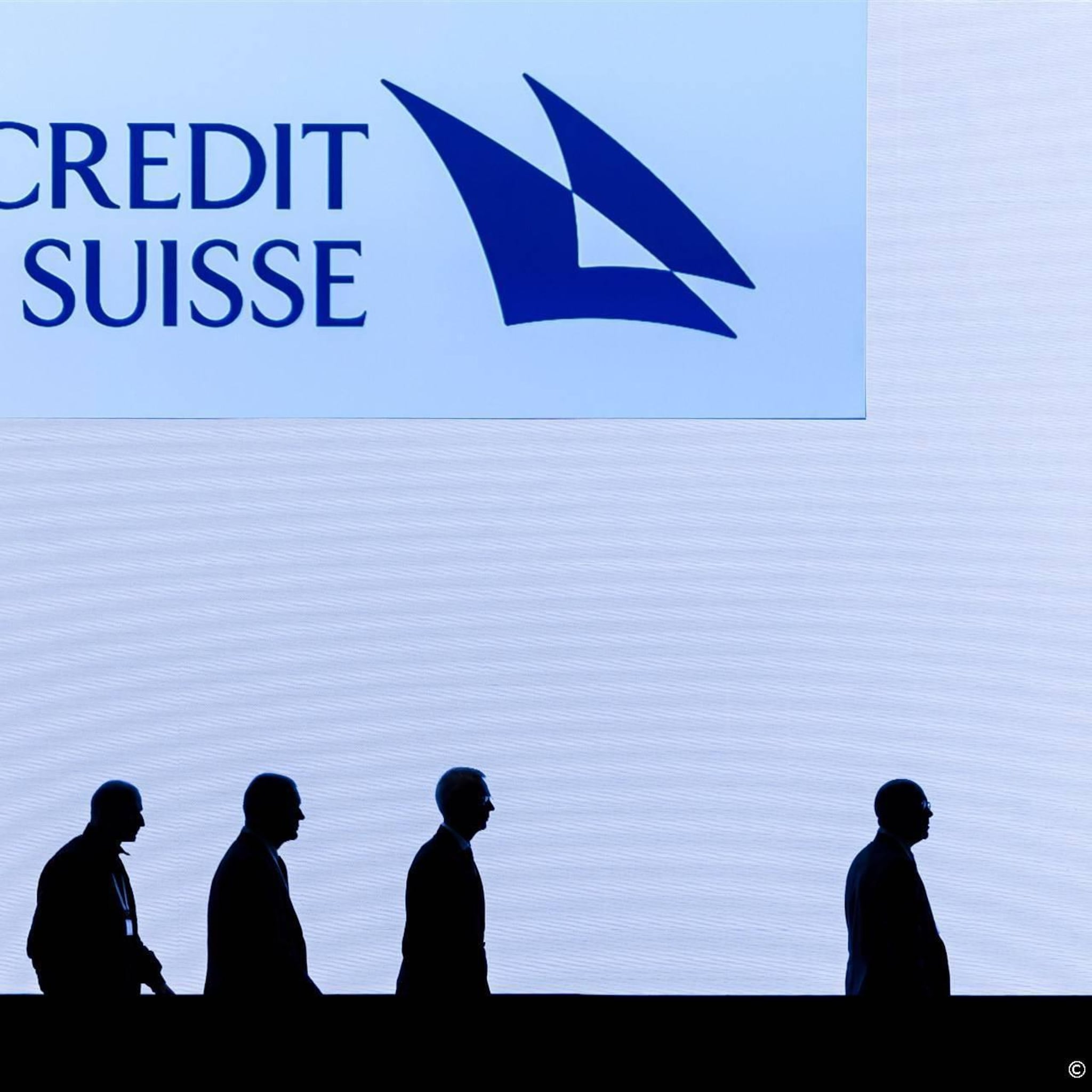 zwitserse parlement gaat neergang credit suisse onderzoeken
