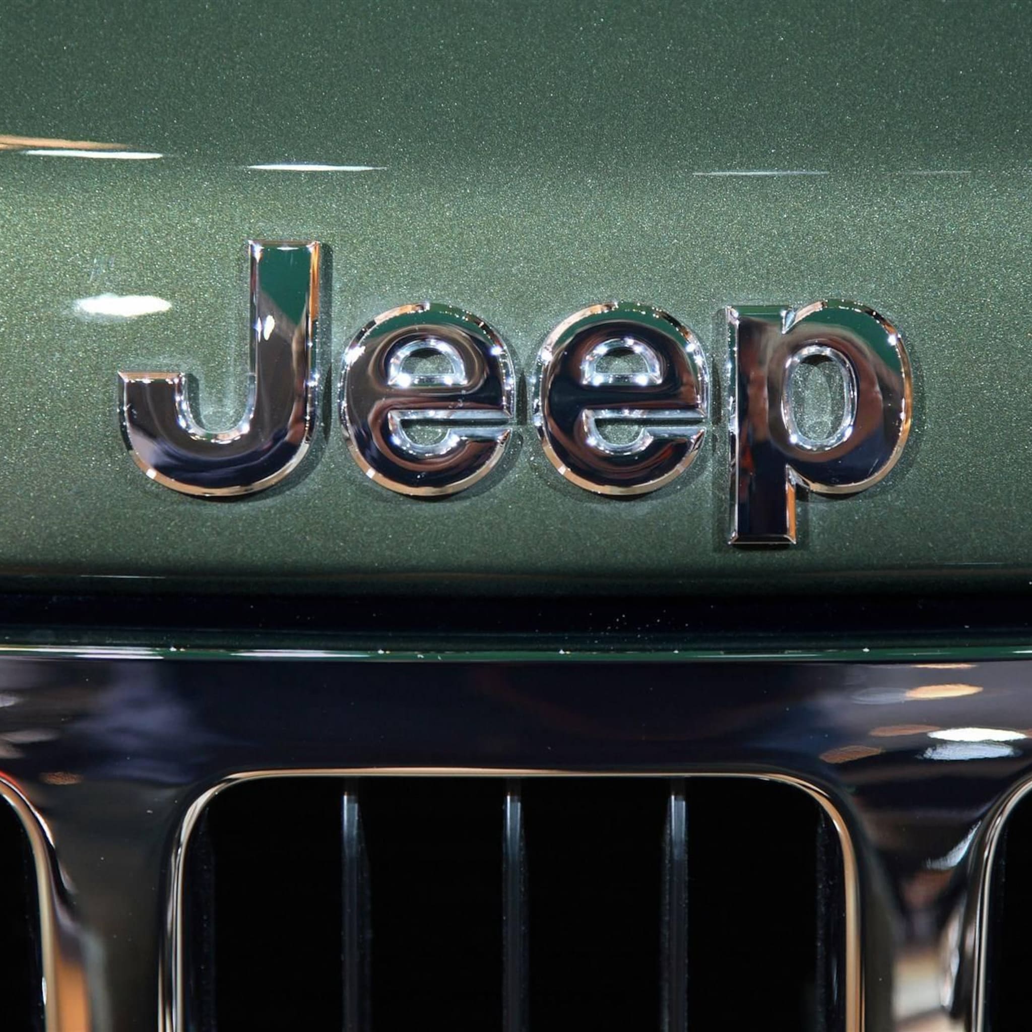 jeep roept wereldwijd 219 000 cherokees terug wegens brandgevaar