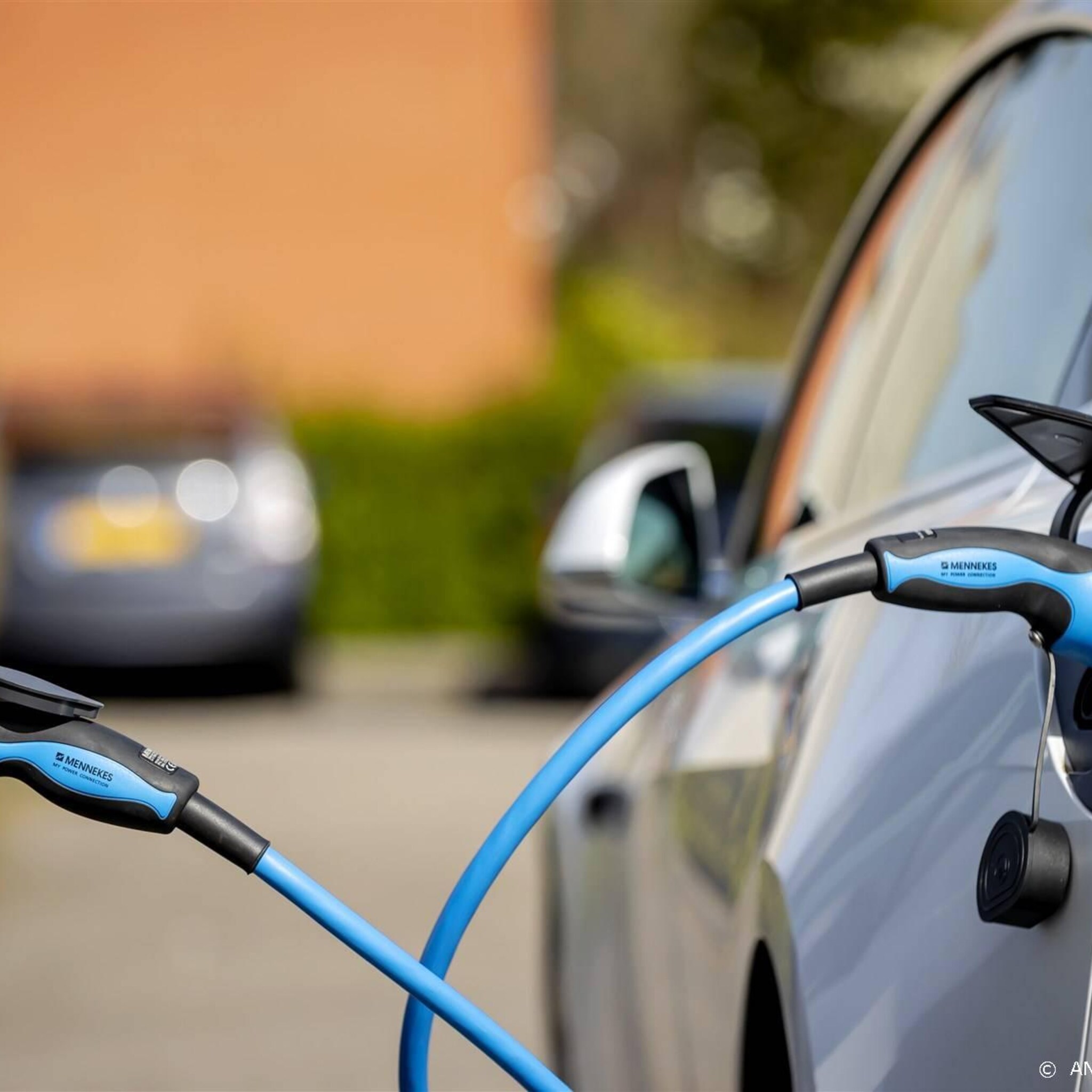 alfen ziet vraag naar oplaadsystemen elektrische auto s dalen