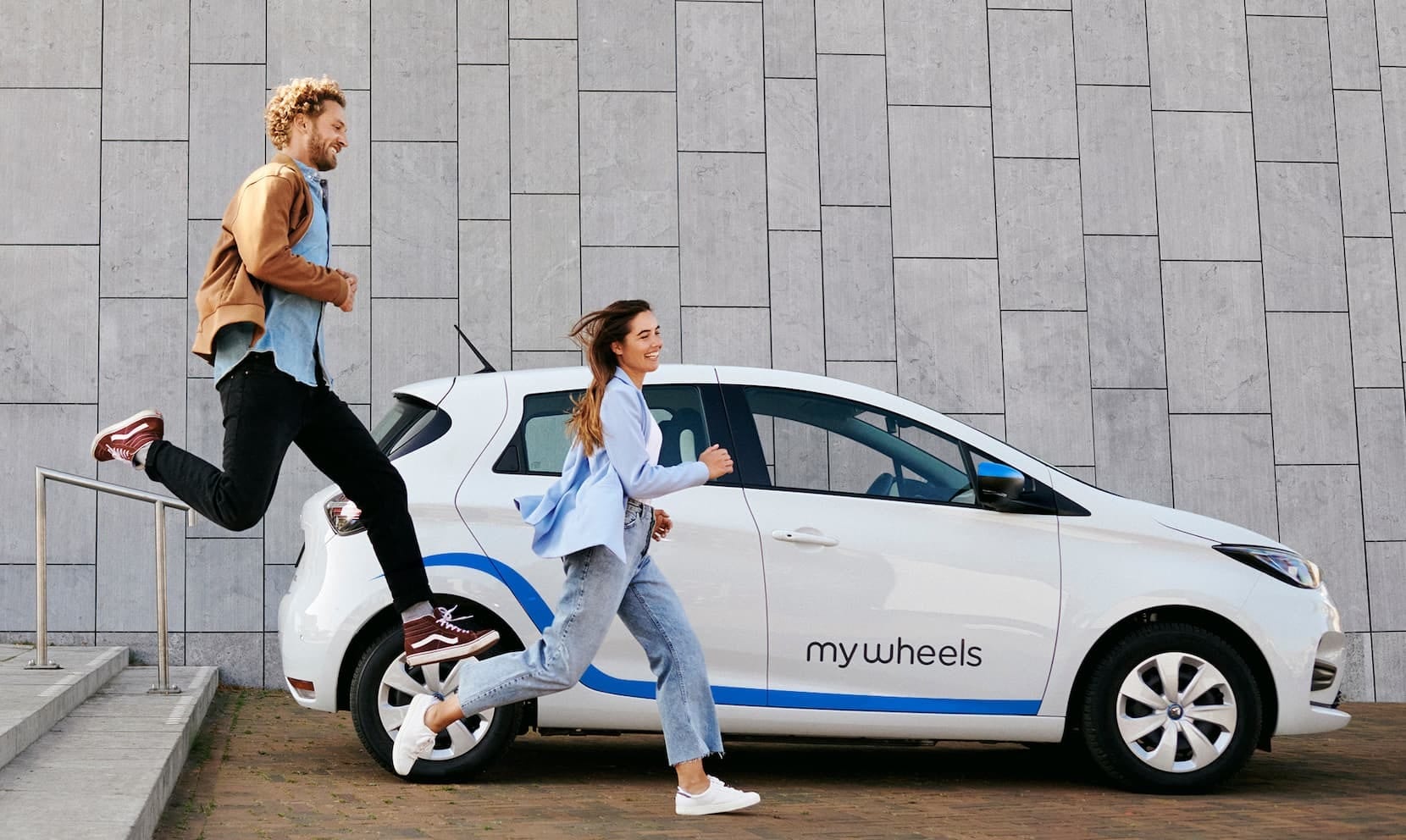 Bloomon in deelauto van MyWheels op weg naar schonere wereld. Foto: Mywheels