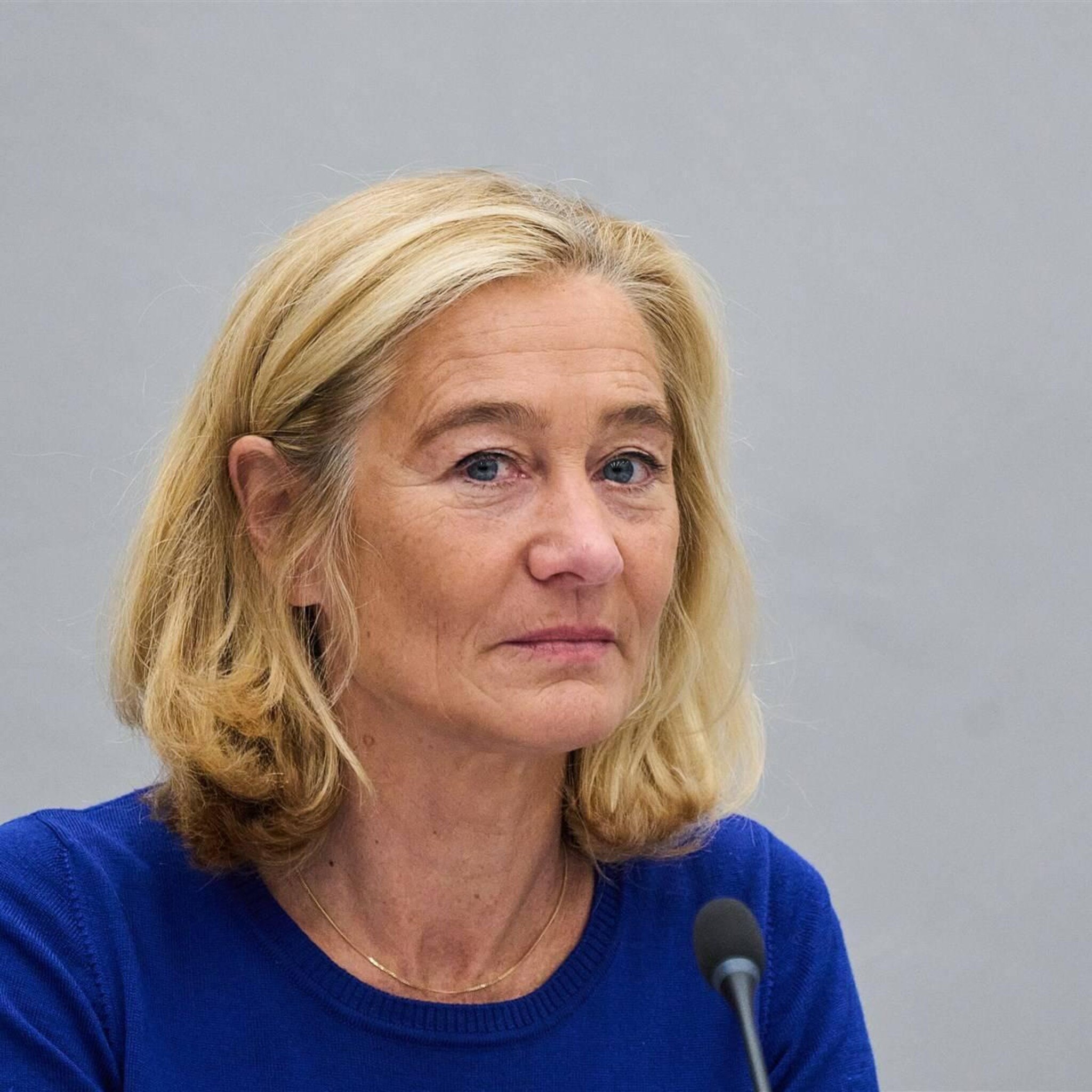 economieminister adriaansens schrikt van krimpcijfer dit is veel