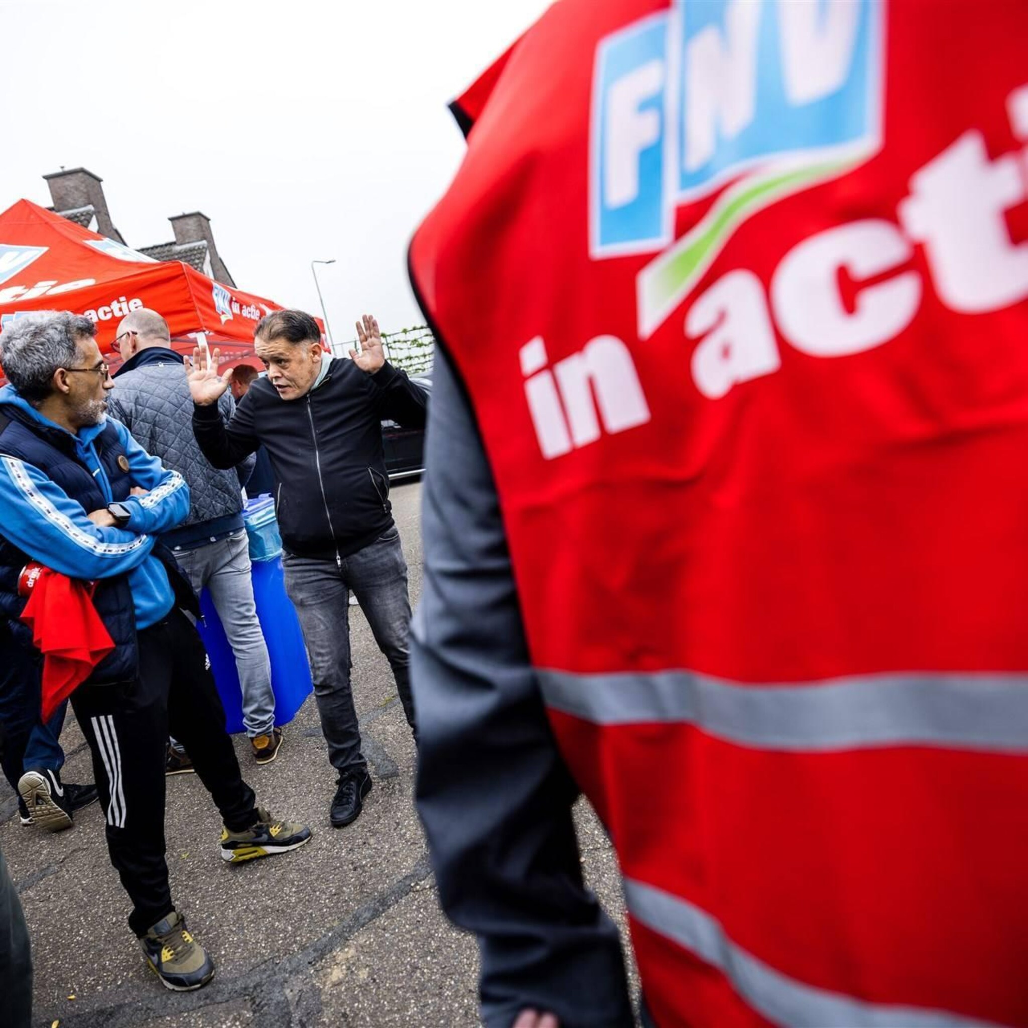 vakbonden houden vast aan looneis ondanks economische krimp